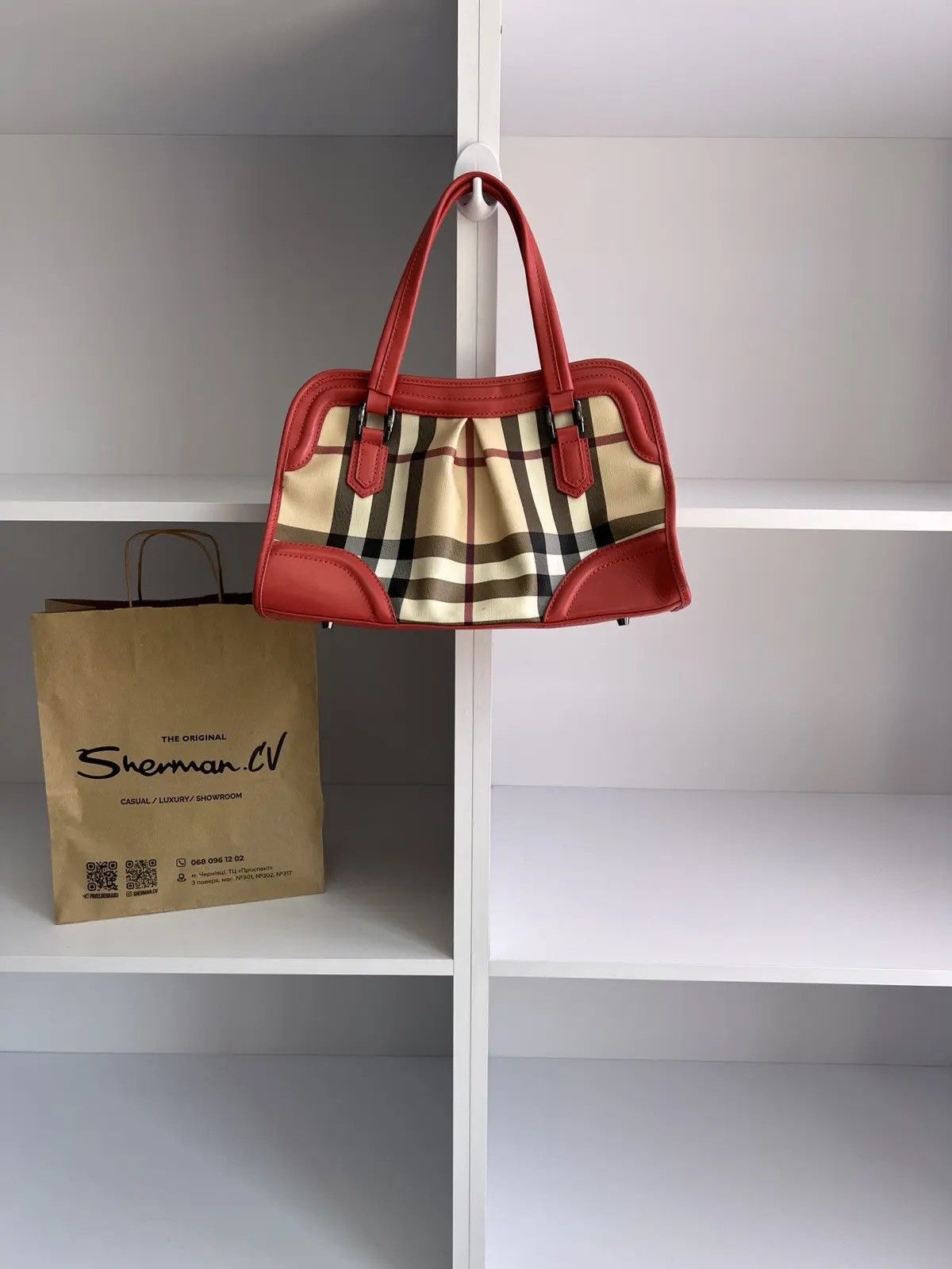 Burberry × Vintage Vintage Burberry Red Patent Leather Nova Check Tote Bag Size ONE SIZE - 2 Thumbnail