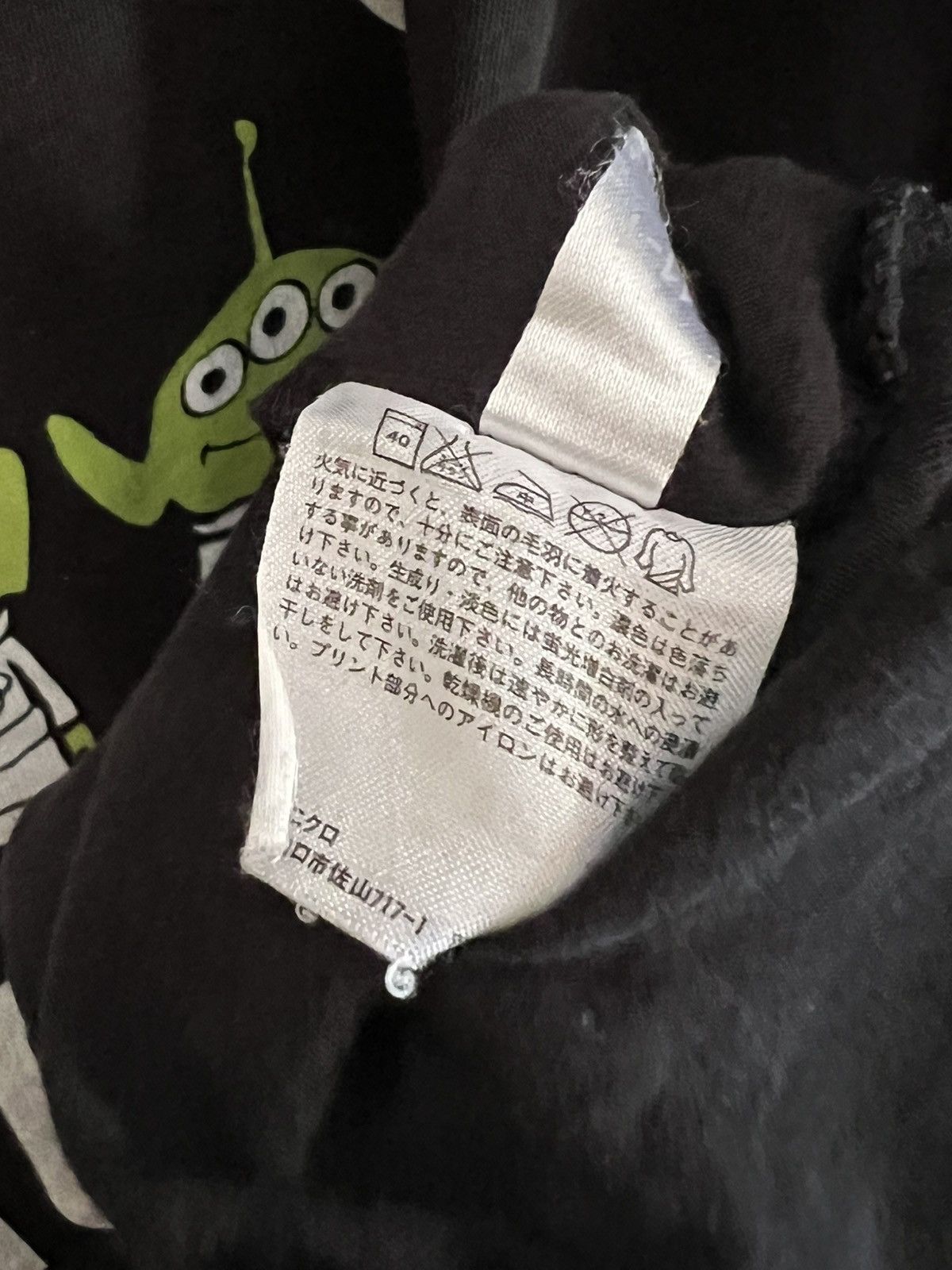 Uniqlo ALIENS IN ACTION T-shirt Size US L / EU 52-54 / 3 - 5 Thumbnail