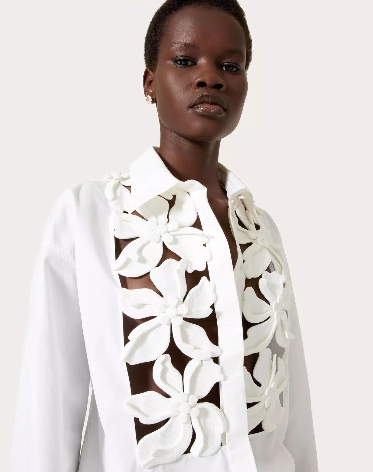 Valentino o1s1wg110625 Embroidered Compact Popeline Shirt in White Size M / US 6-8 / IT 42-44 - 6 Thumbnail