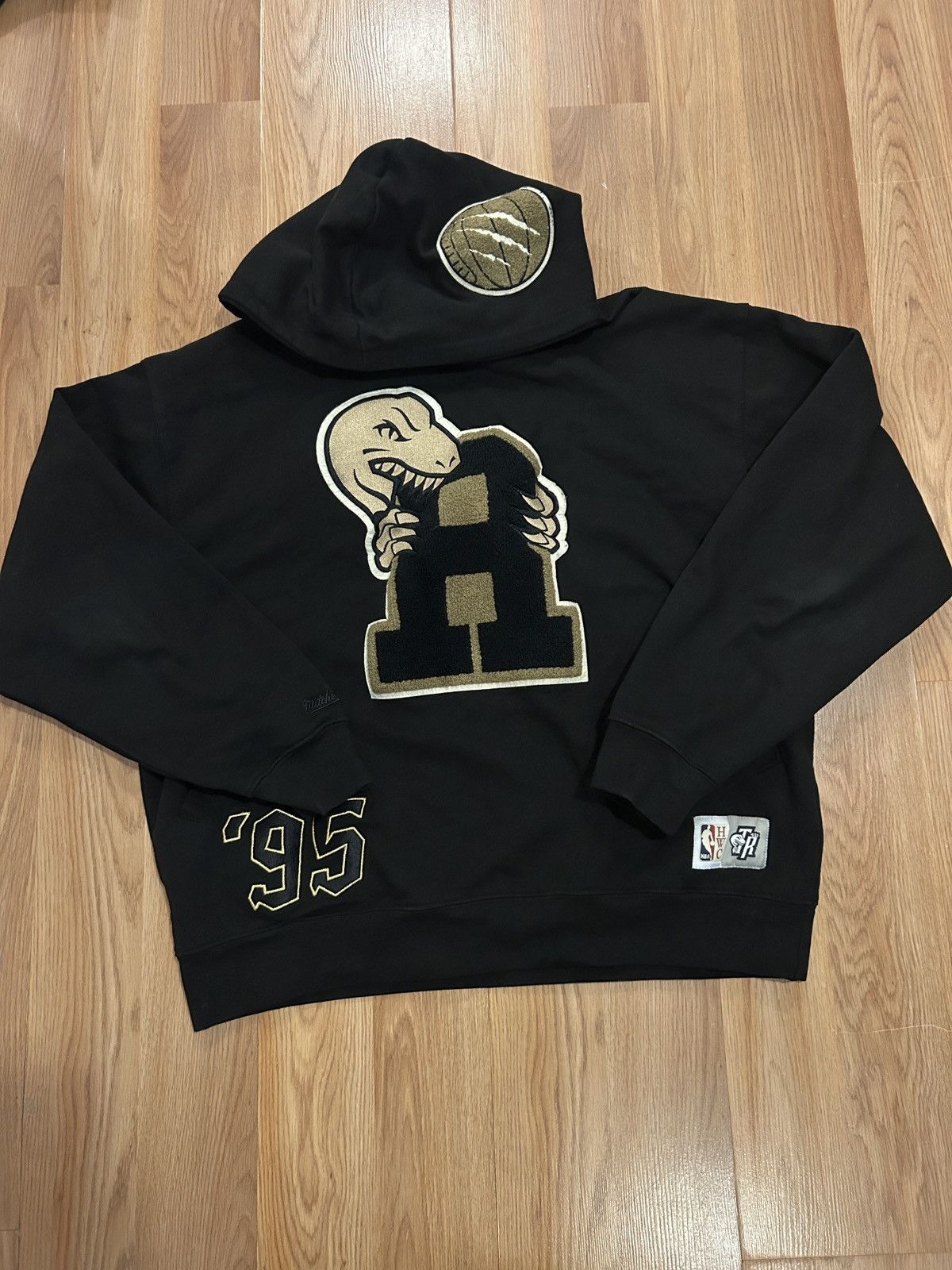 Mitchell & Ness Mitchell & Ness Toronto Raptors Dropout pullover hoodie Size US M / EU 48-50 / 2 - 1 Thumbnail