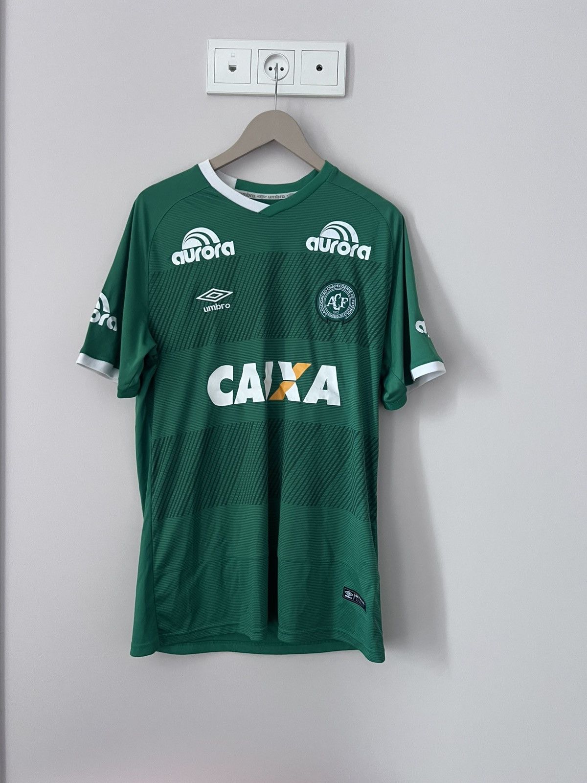 Umbro VERY RARE Chapecoense 2016 Home Football Shirt Jersey XL Size US XL / EU 56 / 4 - 1 Thumbnail