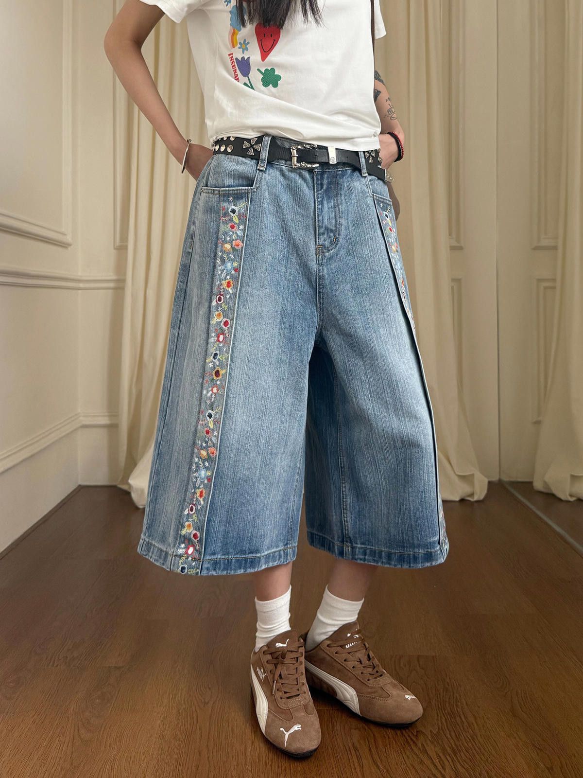 Jean Floral-Print Washed Denim Short | Side-Seam Embroidered Size US 30 / EU 46 - 1 Thumbnail