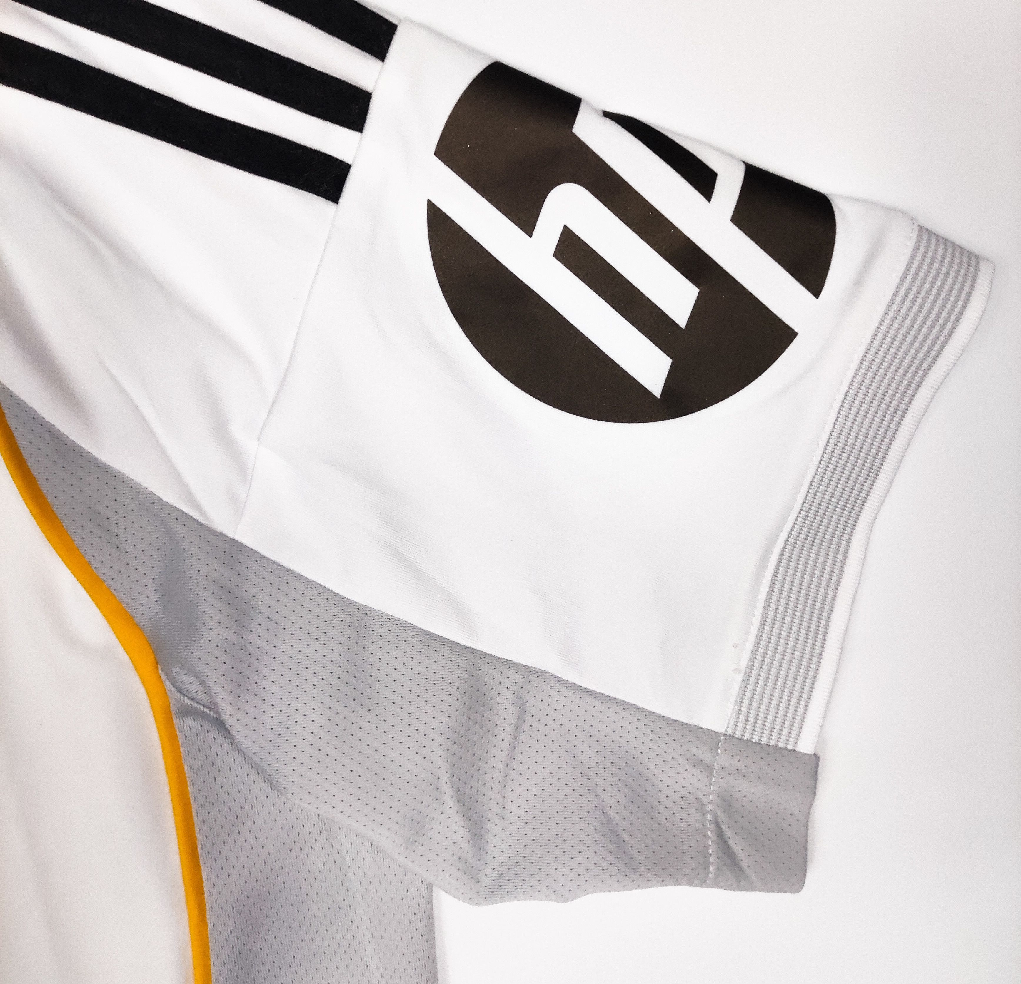 Adidas Kylian Mbappe #9 Real Madrid 2025 2026 Adidas Home Shirt Size US L / EU 52-54 / 3 - 13 Thumbnail