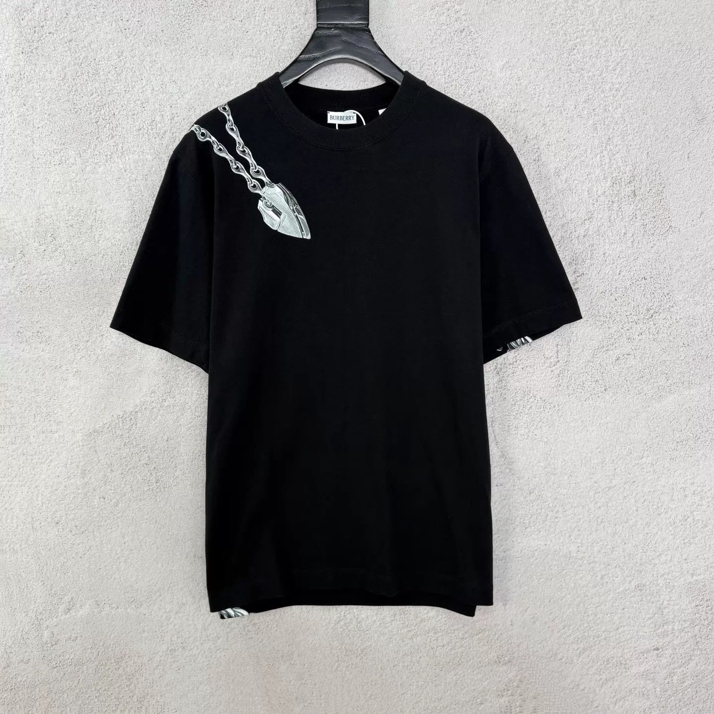 Burberry Burberry Chain Print Short Sleeve Tee S Size US S / EU 44-46 / 1 - 1 Thumbnail