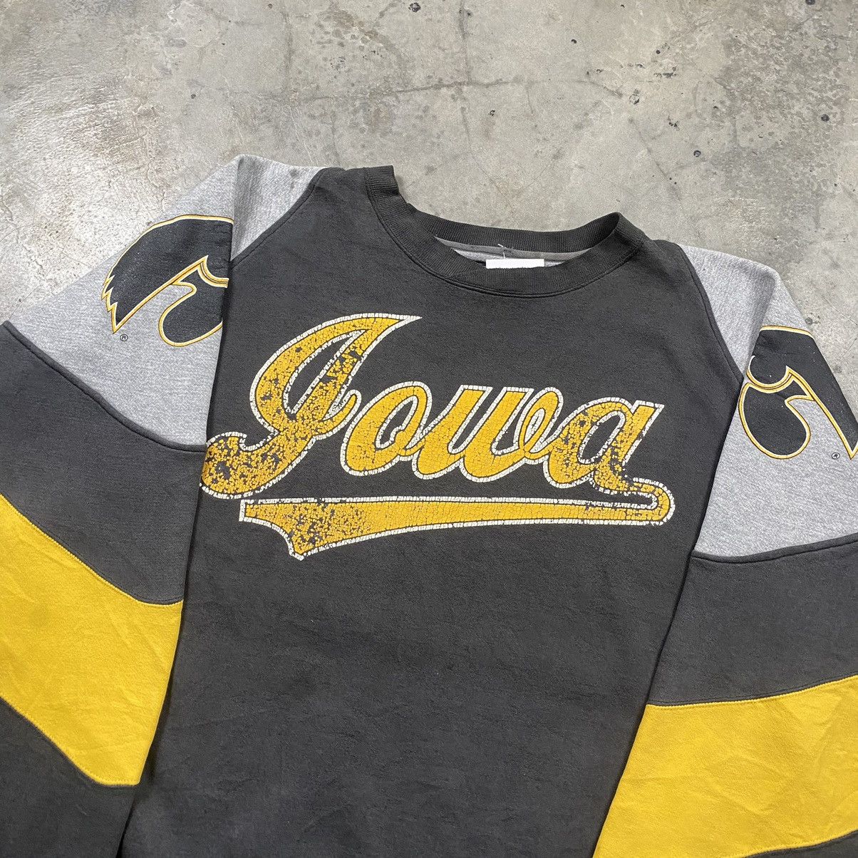 Vintage Grail y2k Galt Sand IOWA Hawkeyes Distressed Crewneck Size US L / EU 52-54 / 3 - 2 Thumbnail