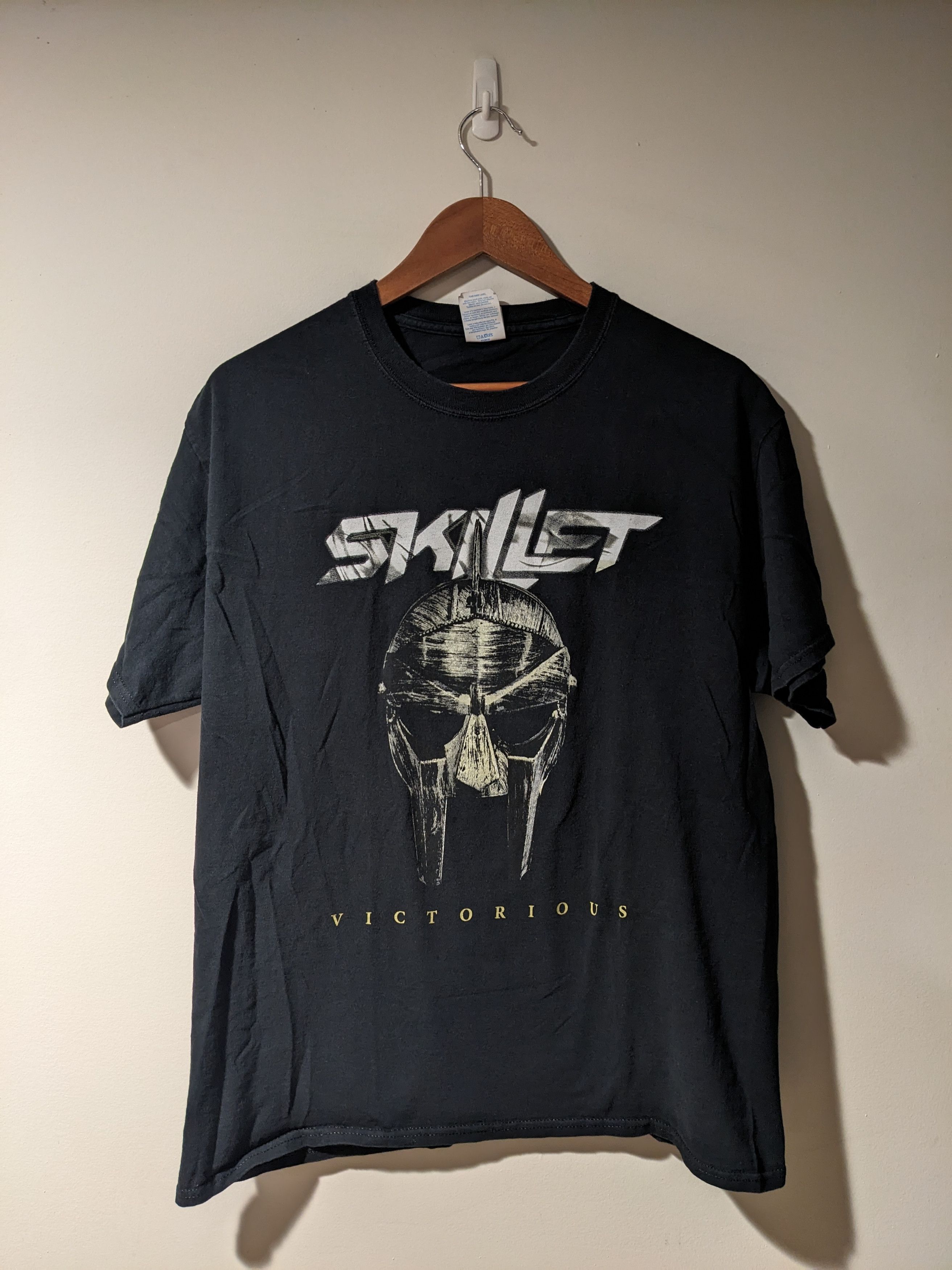 Band Tees Skillet Victorious Band Music Tour Black Large T-Shirt Size US L / EU 52-54 / 3 - 1 Thumbnail