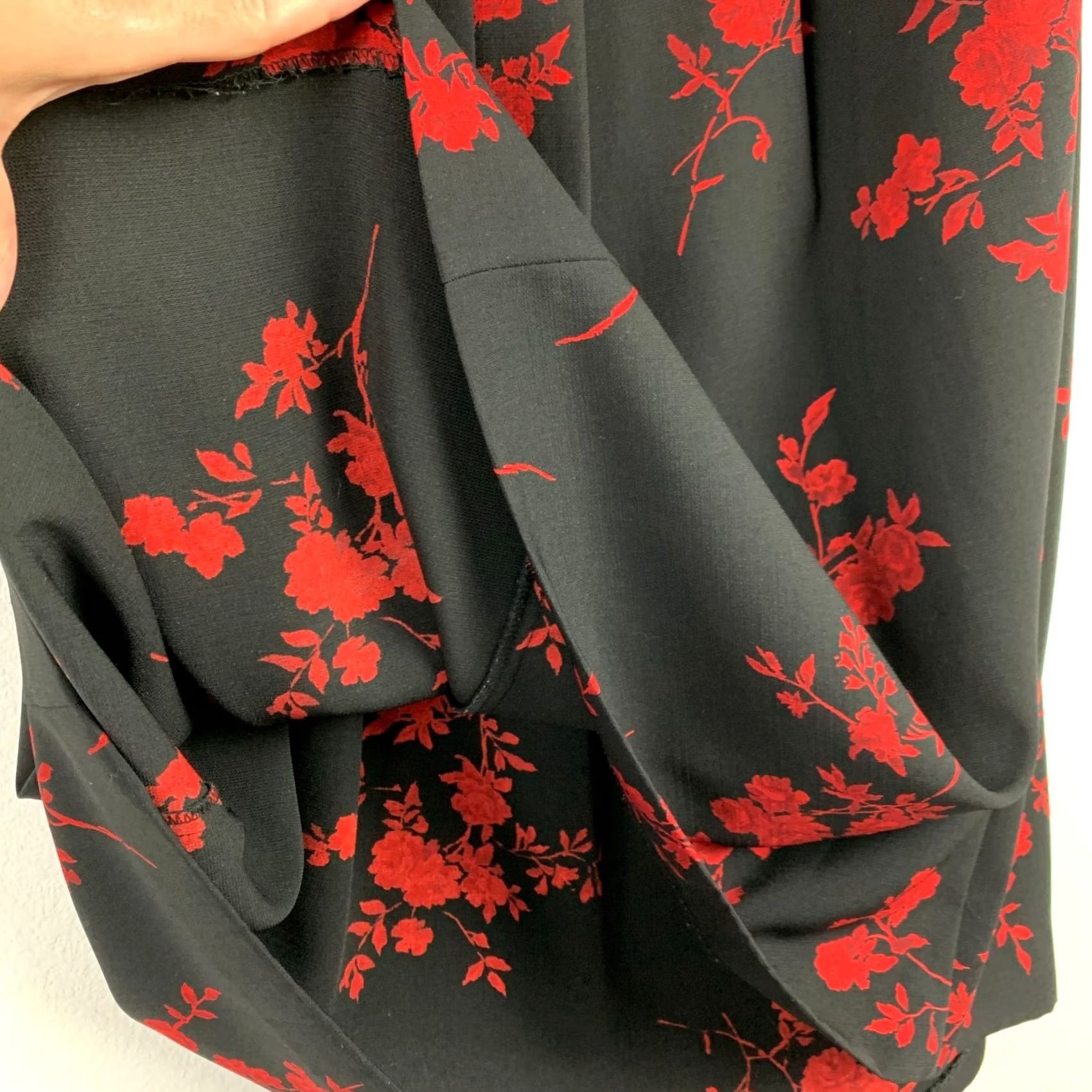 Vintage VINTAGE Koret Petites Black Red Romantic Flowy Long Skirt 10P Petite 1990s Womens Black Skirt Size 32" / US 10 / IT 46 - 4 Thumbnail