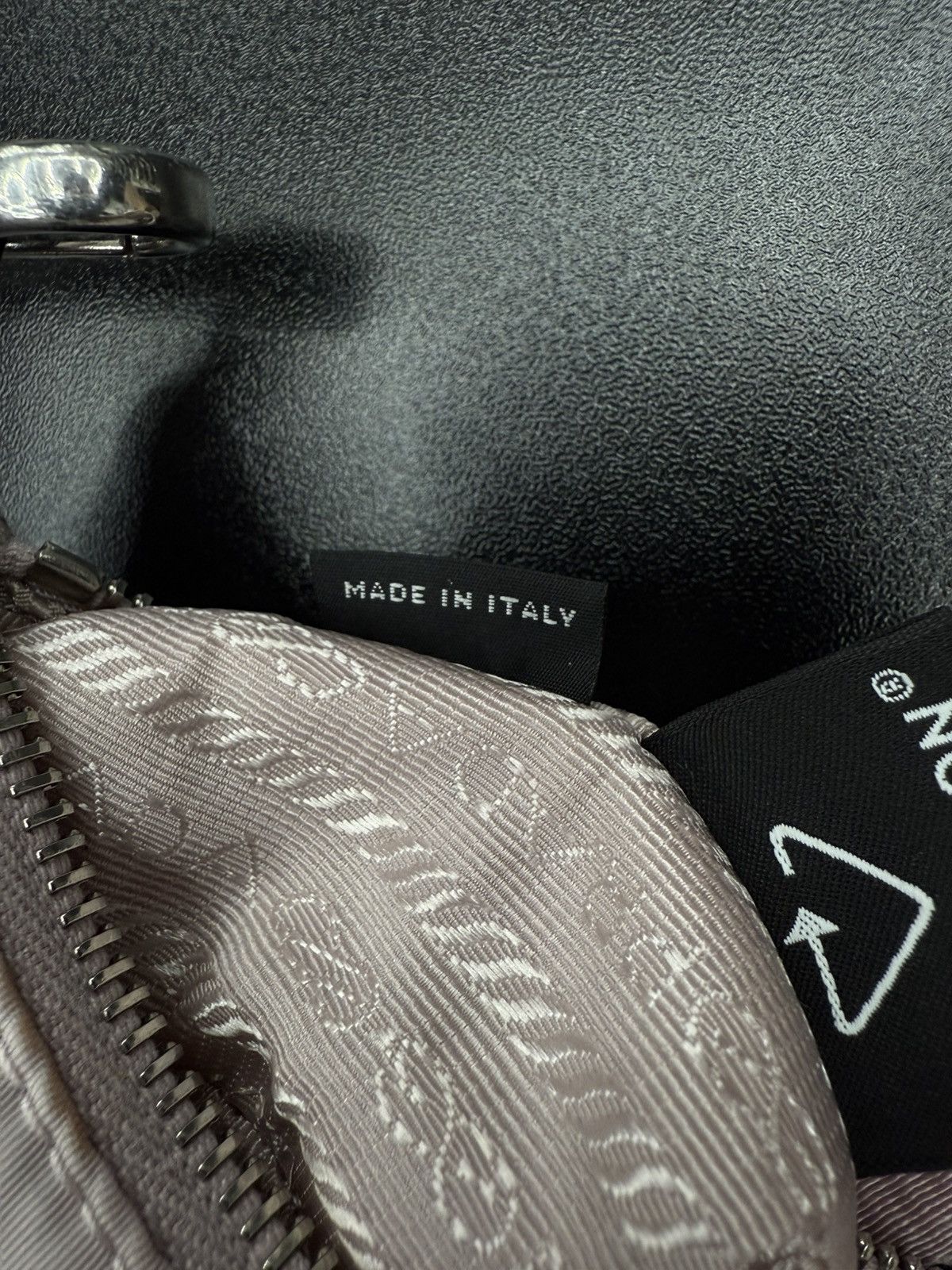 Prada Prada Re-Edition 2005 shoulder bag in pink Size ONE SIZE - 20 Thumbnail