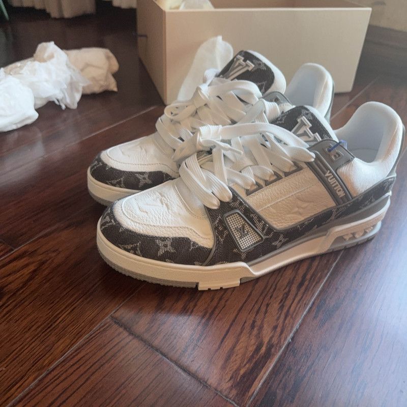 Louis Vuitton Louis Vuitton Low-Top Trainer Sneakers in Gray White 0079 Size US 8 / EU 41 - 1 Thumbnail