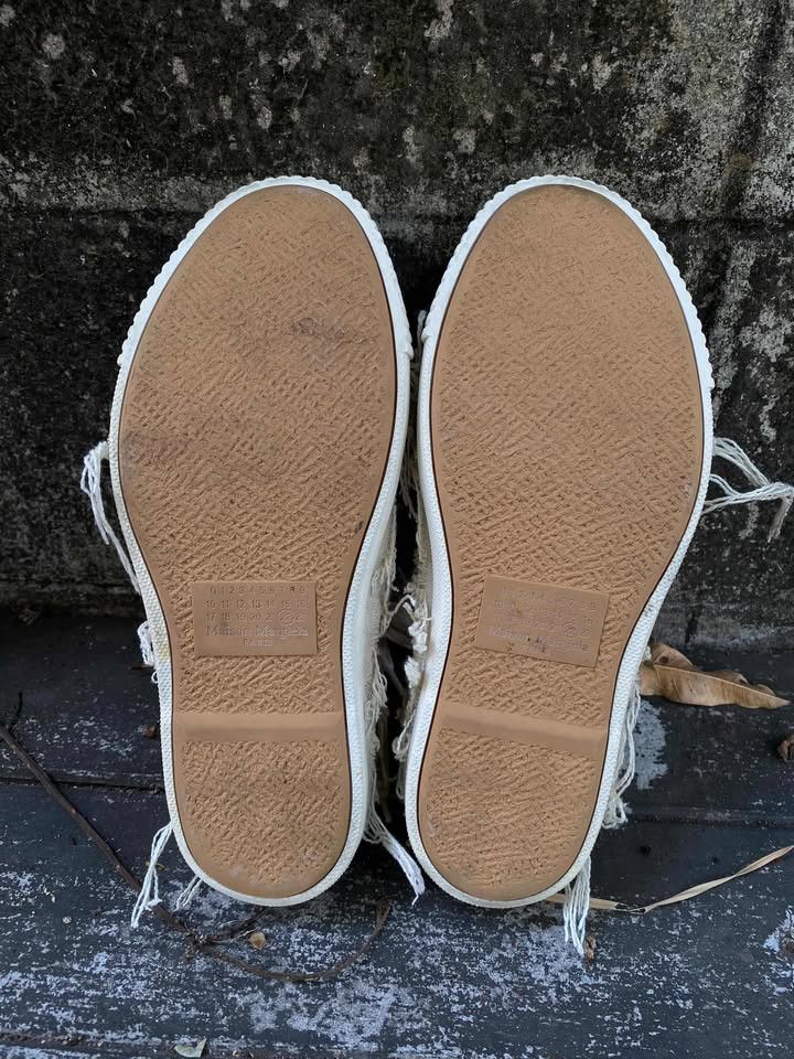Maison Margiela Maison Margiela Inside-Out Canvas Distressed Sneakers EU41 Size US 8 / EU 41 - 8 Thumbnail