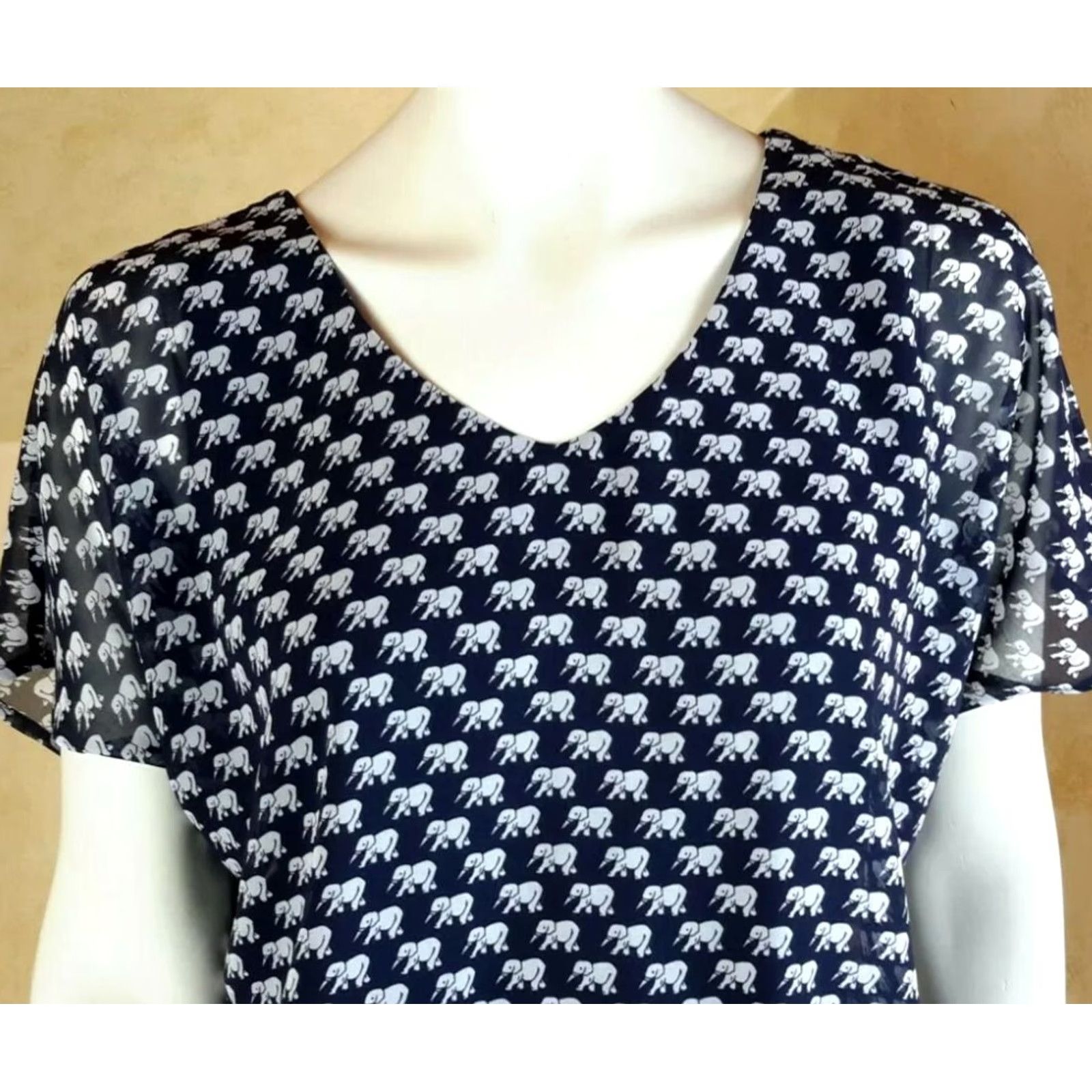 Vintage VINTAGE? No. (Skip) CAbi Womens Parade Blouse top navy blue elephant print style # 5345 size Small Size S / US 4 / IT 40 - 2 Thumbnail