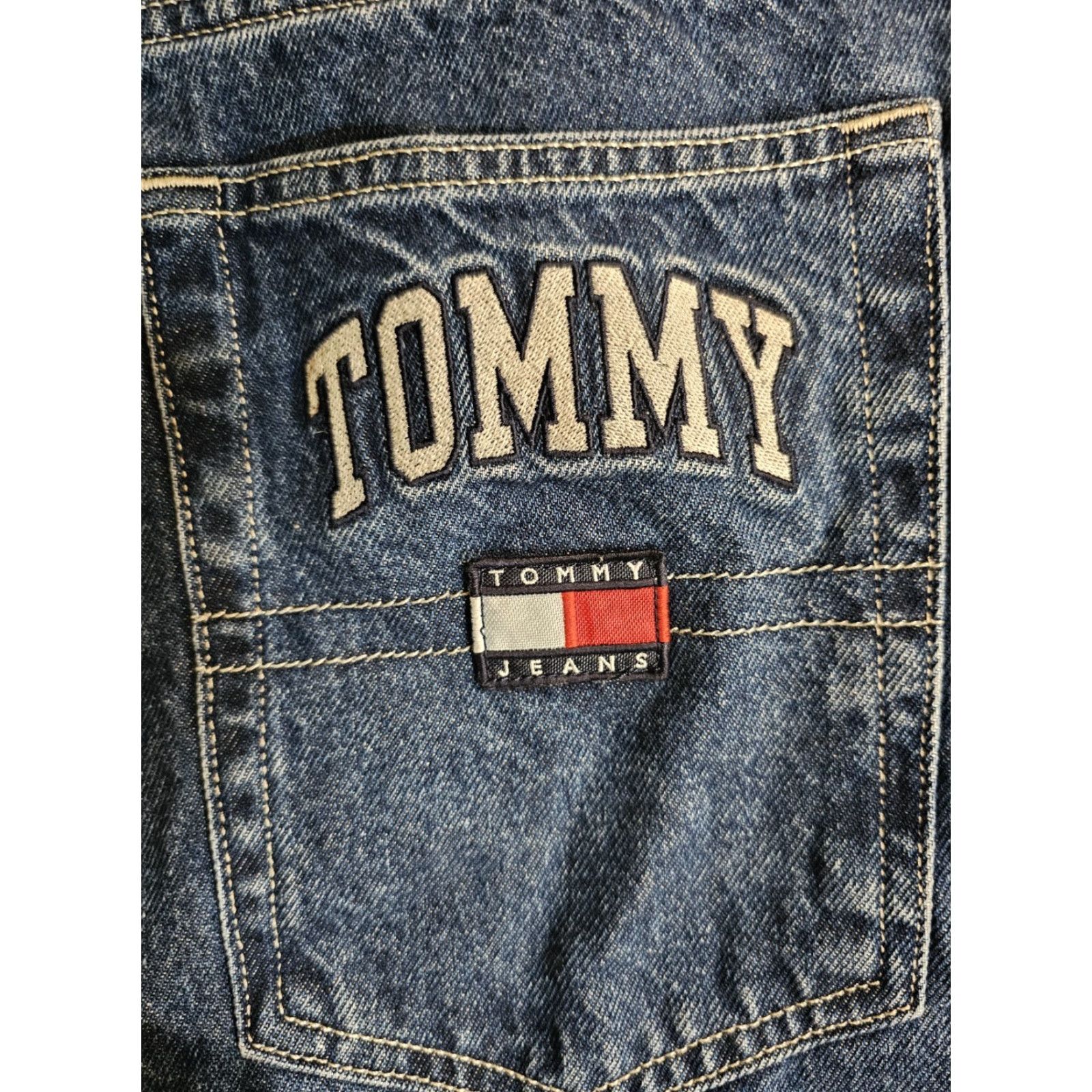 Tommy Hilfiger VINTAGE Tommy Hilfiger Jeans Men 31x32 Baggy Loose Fit TOMMY Patch Logo Jeans Mens Size US 31 - 3 Thumbnail