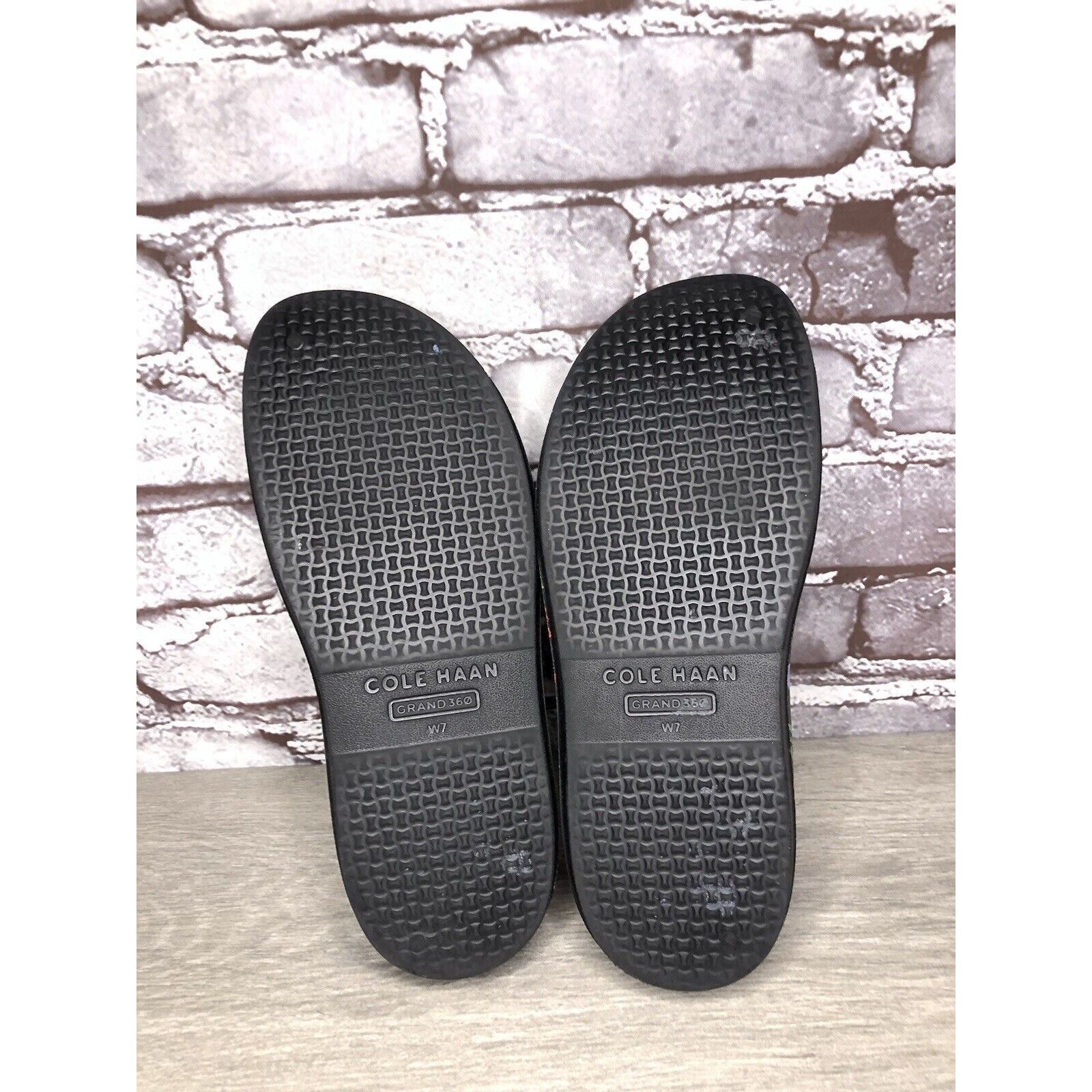 Cole Haan Cole Haan Grand Os. 25390 Black Rubber Floral Print Sandals Size US 7 / IT 37 - 7 Thumbnail