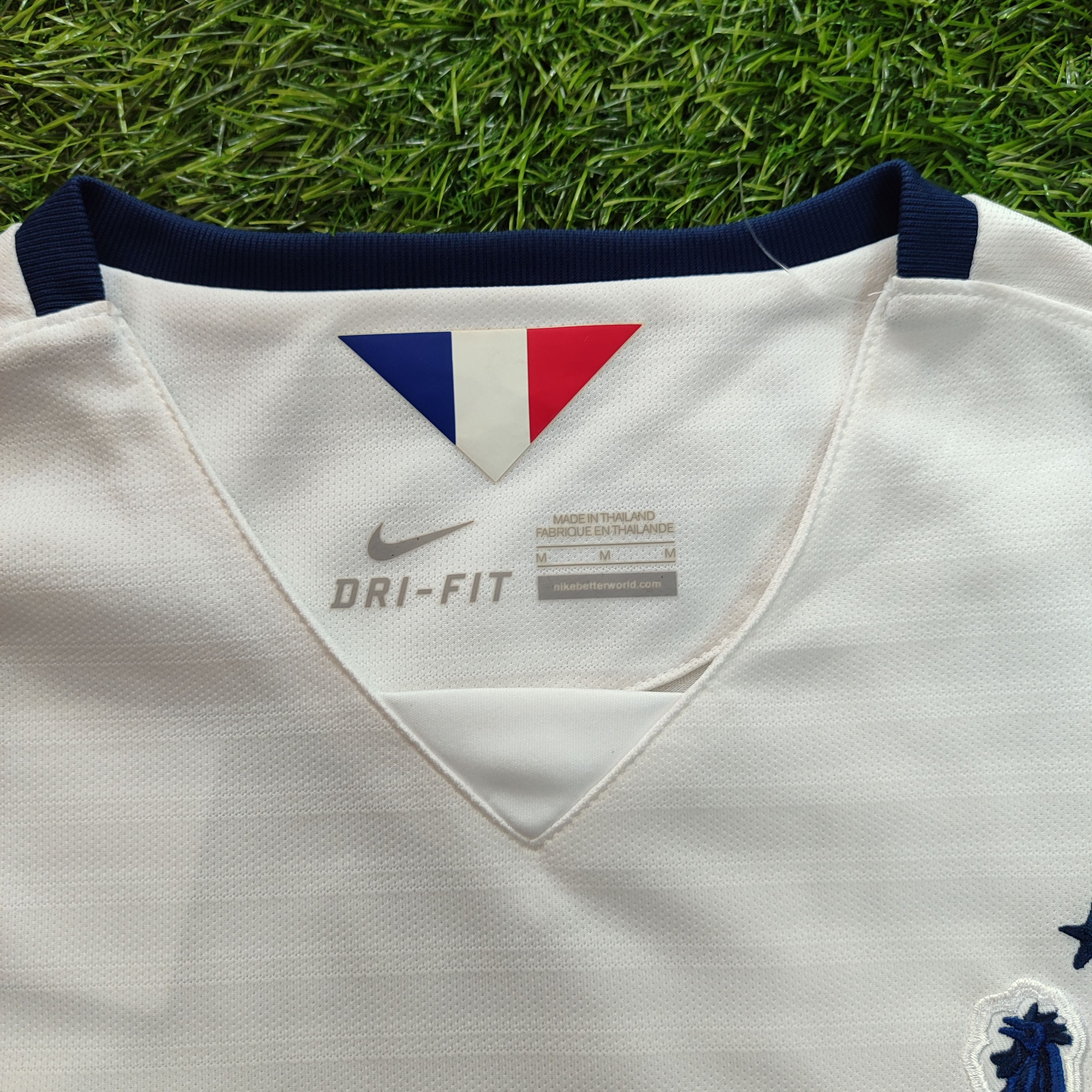 Nike Nike France Away 2015 Griezmann #11 Soccer Jersey Size US M / EU 48-50 / 2 - 9 Thumbnail