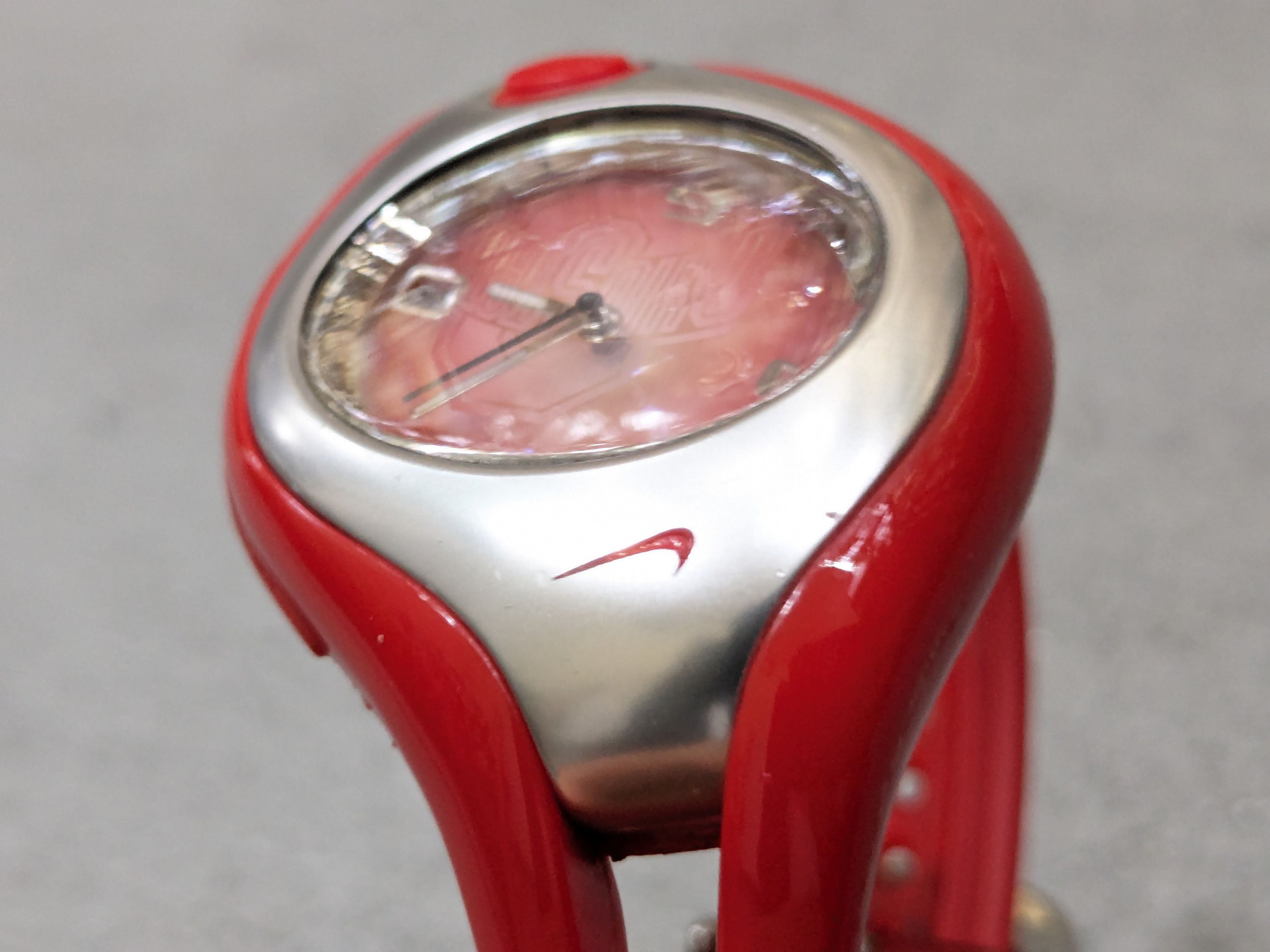 Nike Vintage Nike Watch Red Analog Rubber Sports Minimal Y2K Size ONE SIZE - 9 Thumbnail