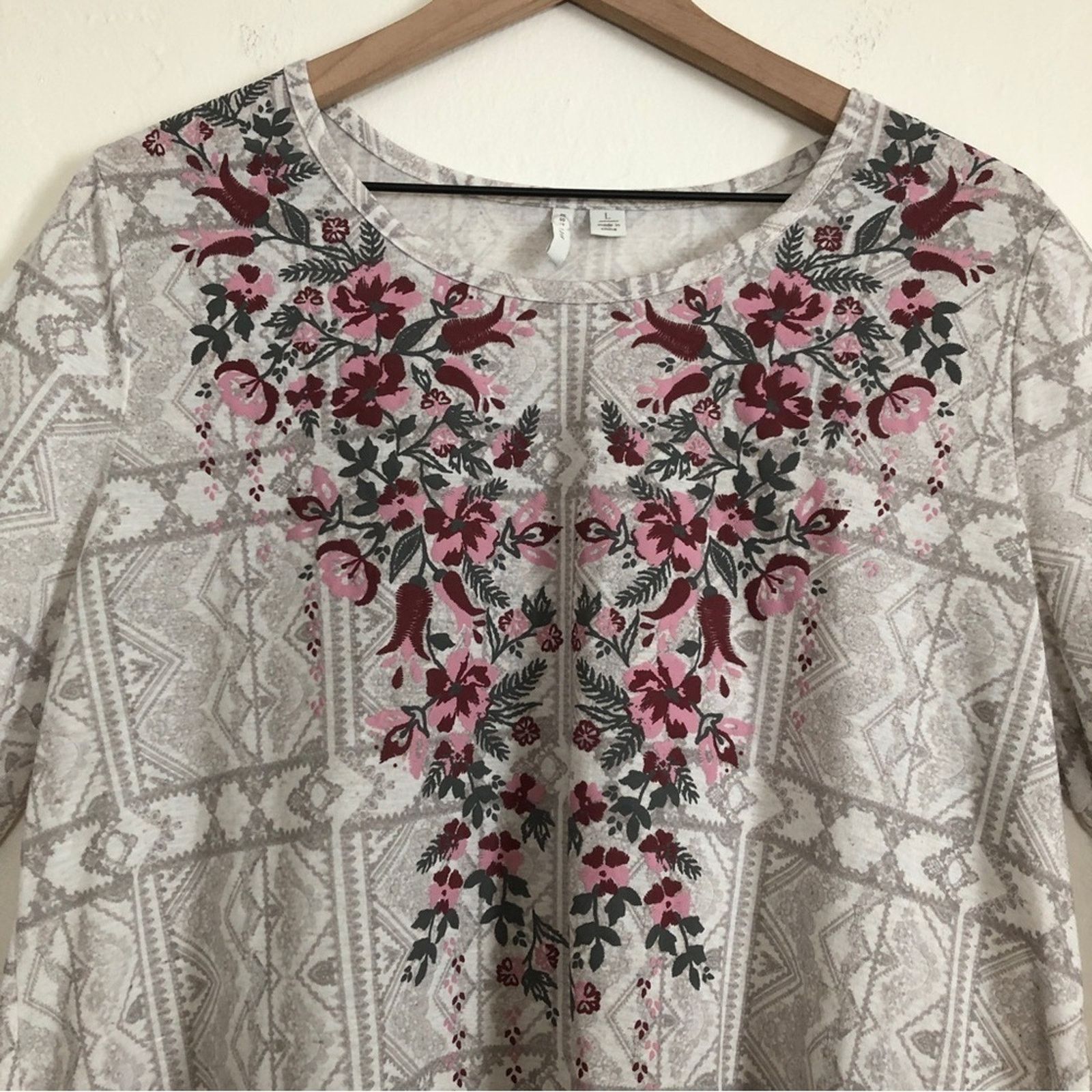 Other Cato Gray Draped Hem Floral Lace Geometric Blouse Top Size L / US 10 / IT 46 - 3 Thumbnail