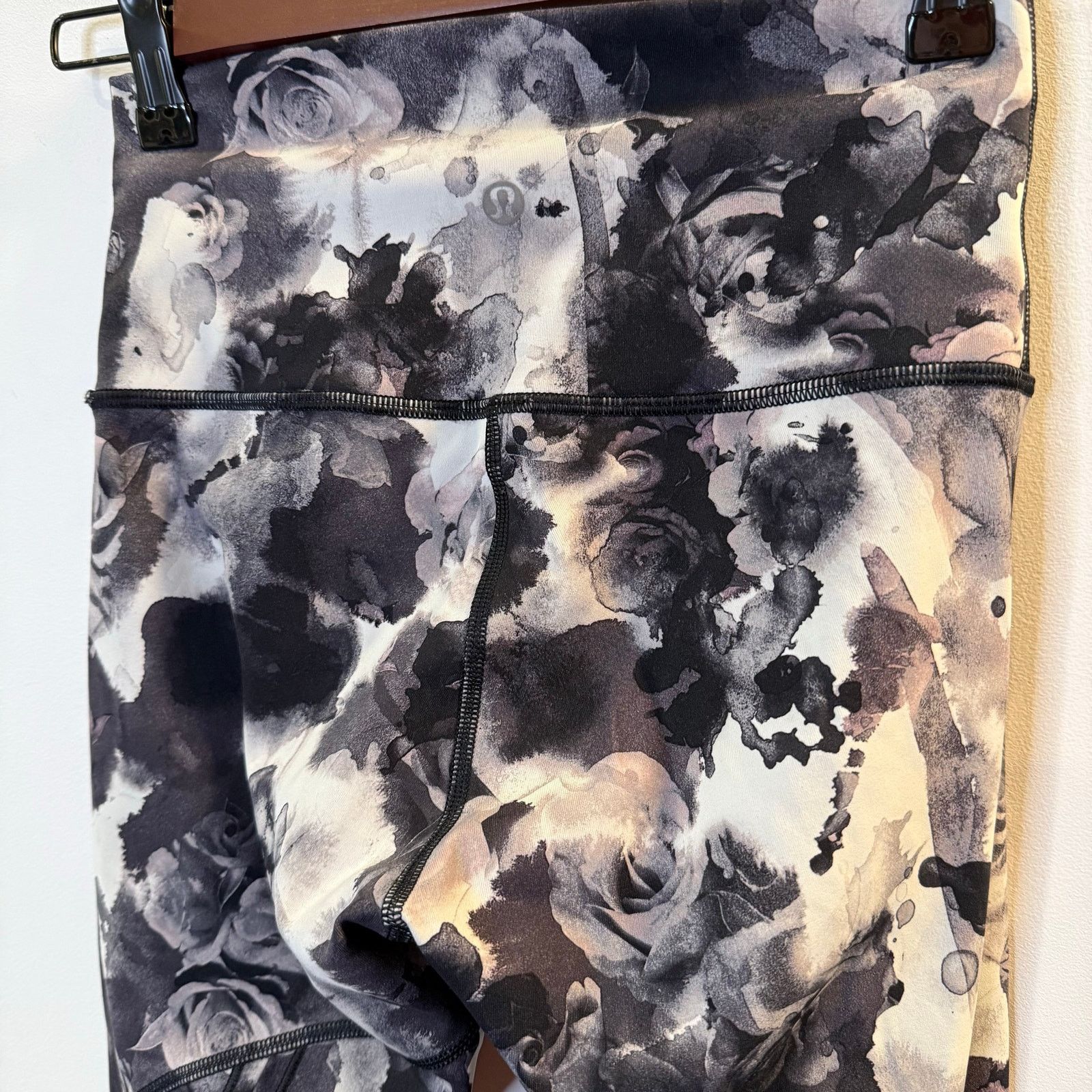 Lululemon Lululemon Women’s Floral Leggings Size 4 Size 27" / US 4 / IT 40 - 3 Thumbnail
