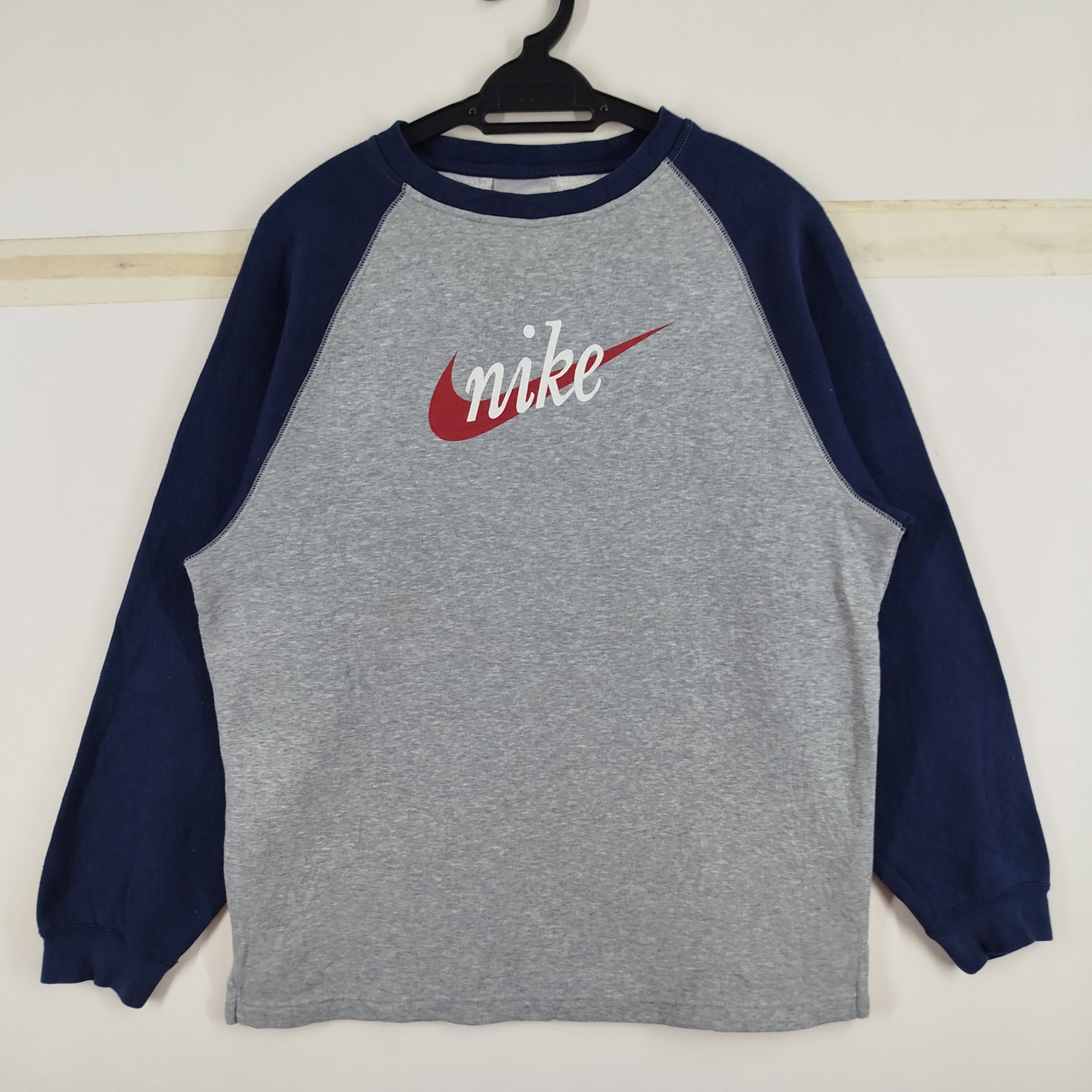 Nike Vintage Nike Swoosh Logo Center Raglan Design Sun Faded Size US M / EU 48-50 / 2 - 1 Thumbnail