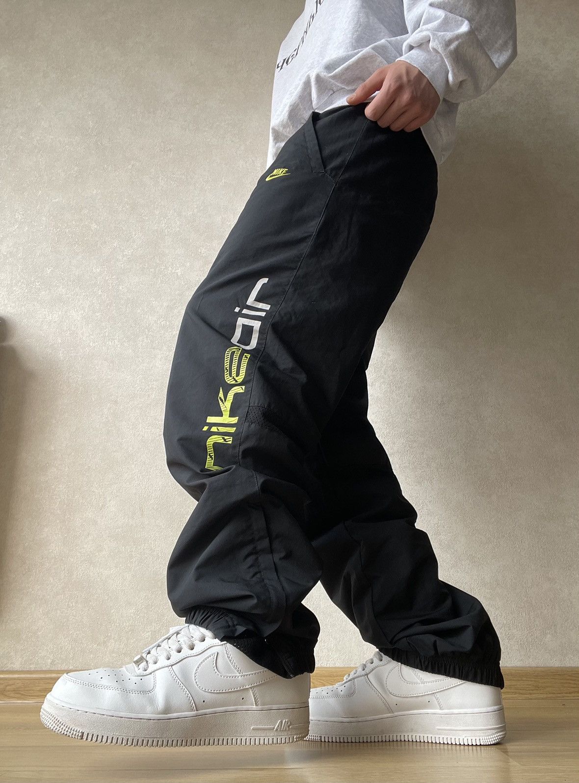 Nike Vintage Nike Air Logo Baggy Parachute Track Pants Size S Size US 34 / EU 50 - 8 Thumbnail