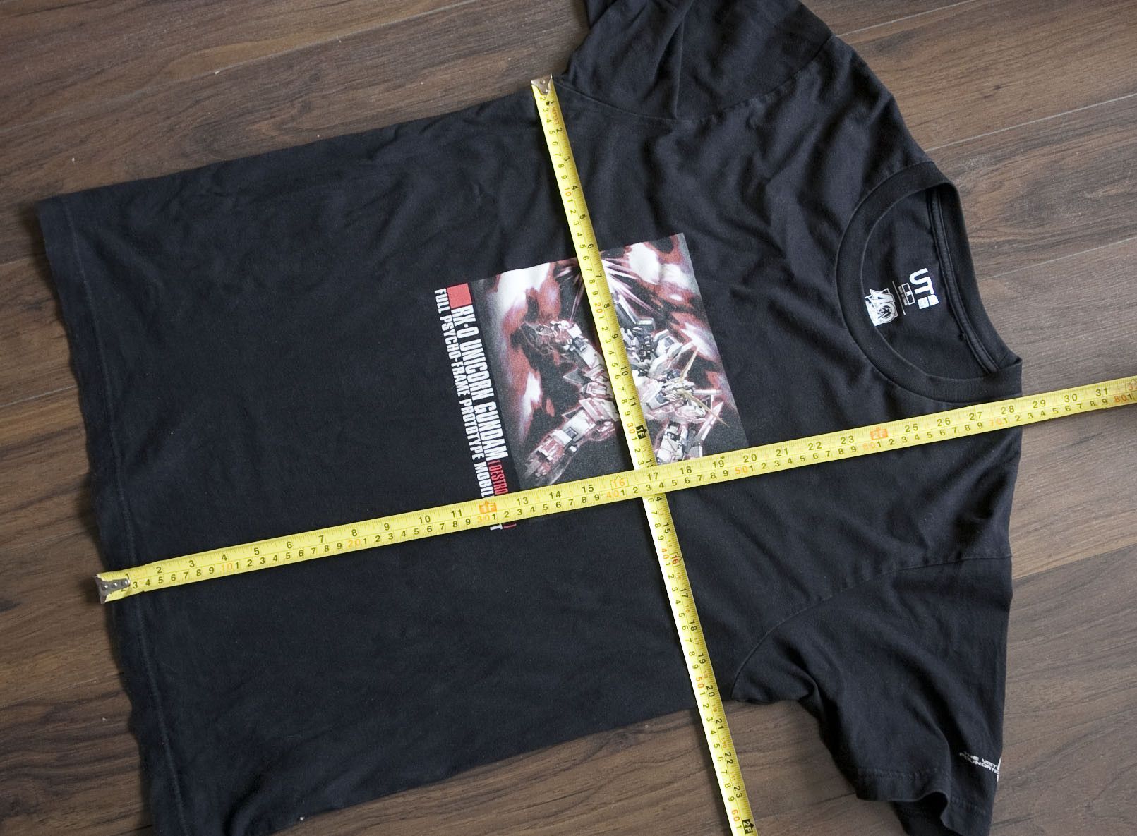 Uniqlo Gundam x Uniqlo T Shirt Gunpla Manga Size M Black Size US M / EU 48-50 / 2 - 4 Thumbnail