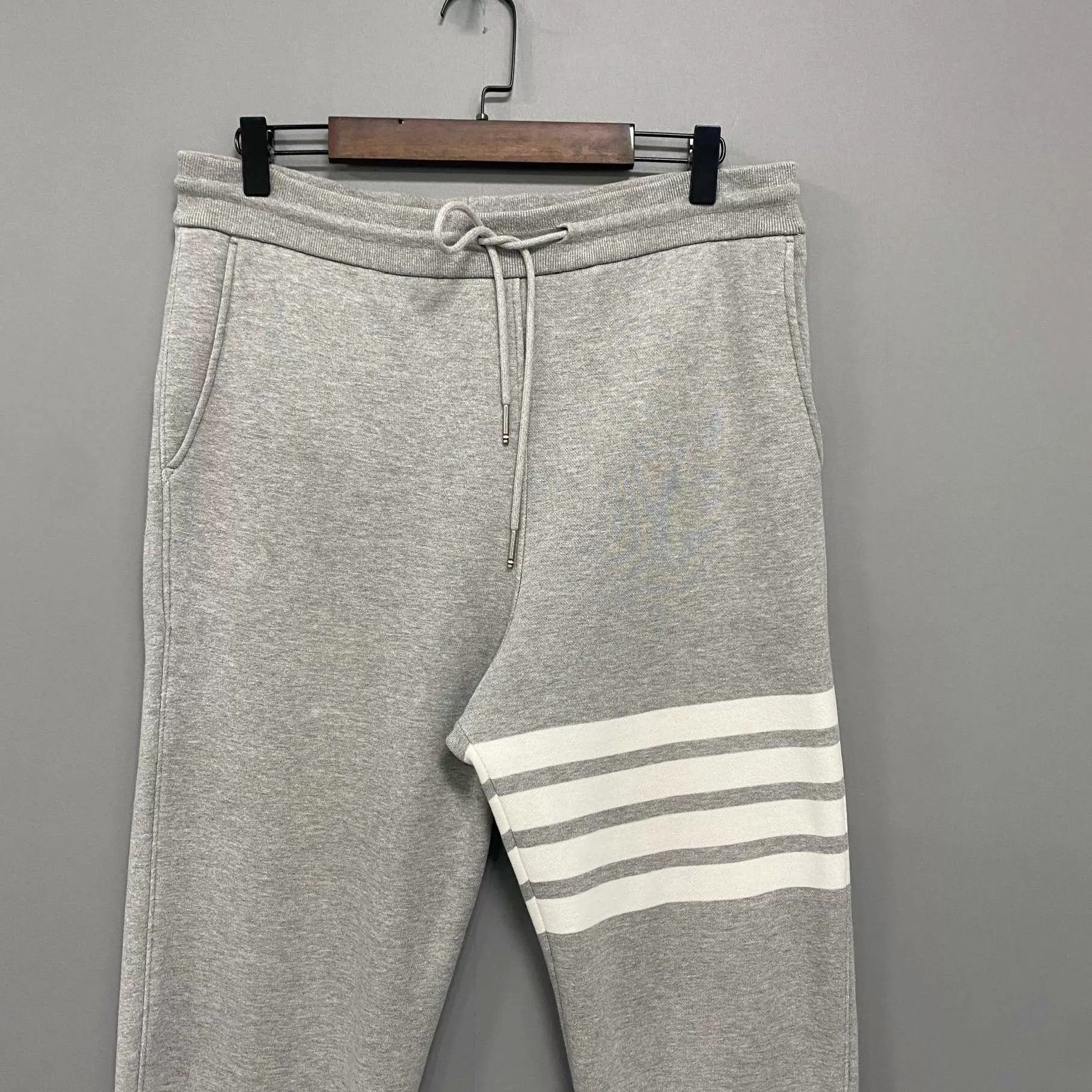 Thom Browne Thom Browne Gray Stripe Drawstring Sweatpants Size 2 Size 26" / US 2 / IT 38 - 2 Thumbnail