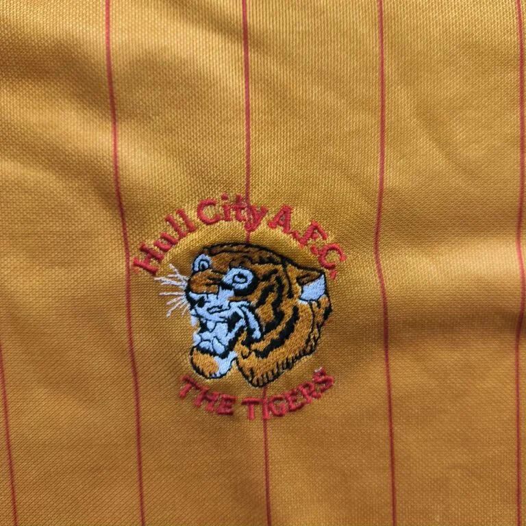 Other Hull City 1982-84 Admiral home football jersey size M Size US M / EU 48-50 / 2 - 3 Thumbnail