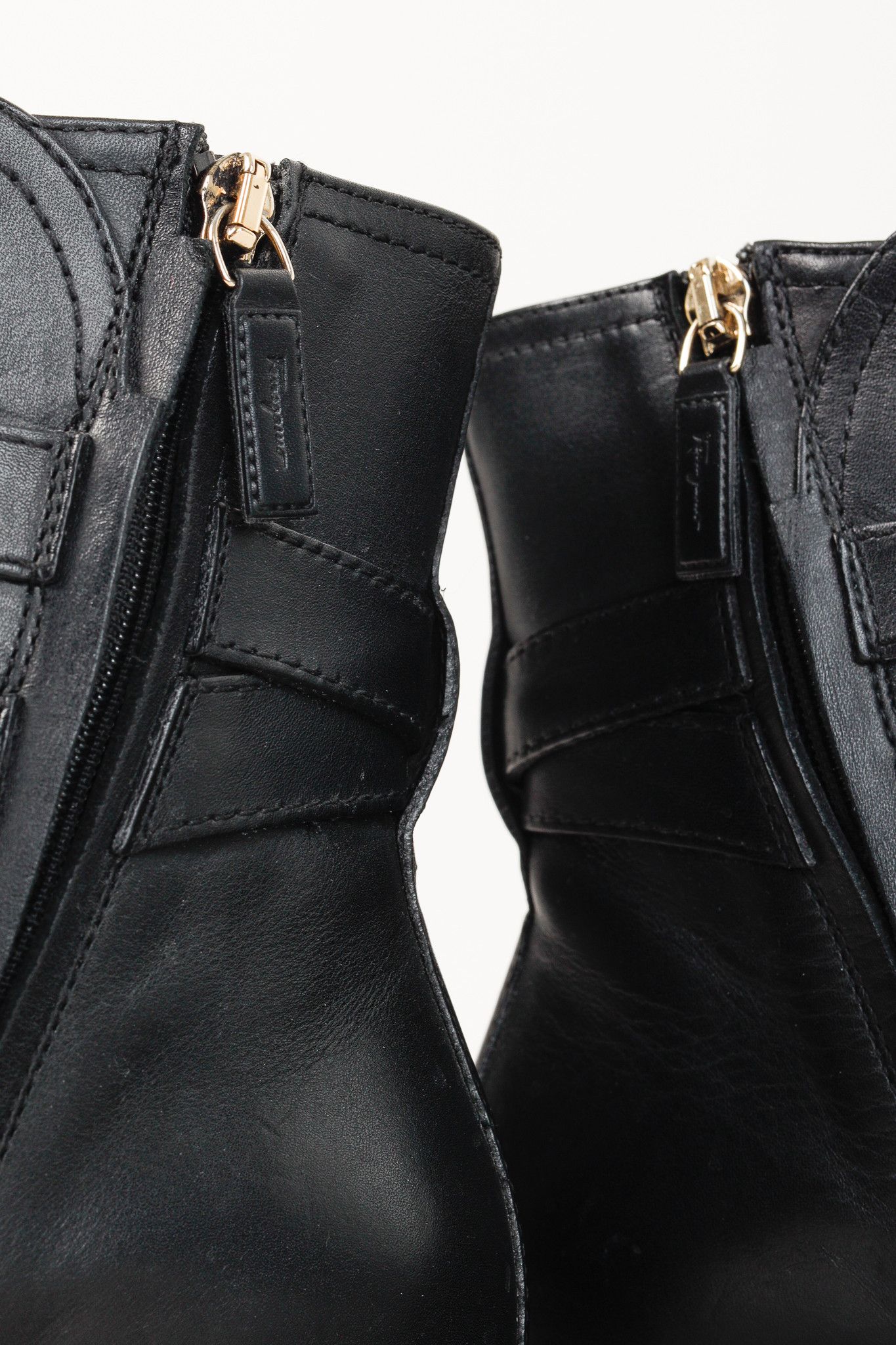 Salvatore Ferragamo Salvatore Ferragamo Shadi Gancini Leather Ankle Boot Size US 9 / IT 39 - 8 Thumbnail