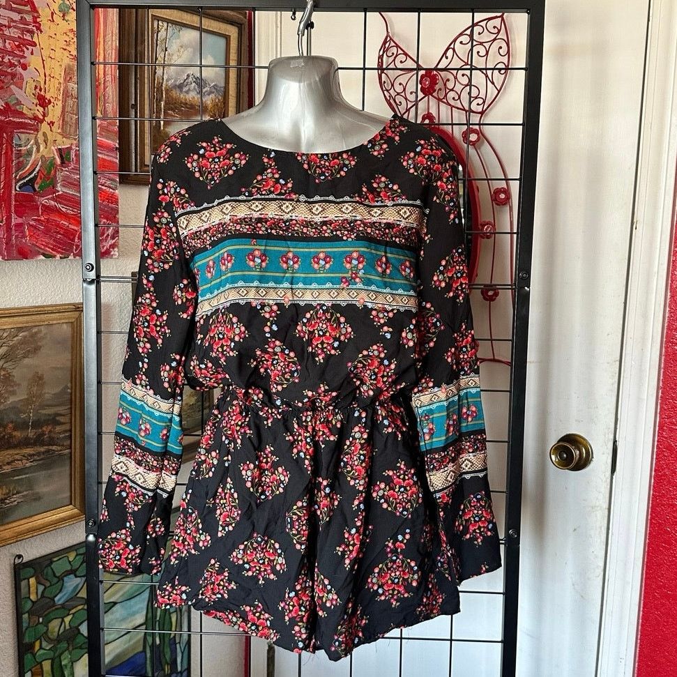 Other no brand bohemian floral black long sleeve romper Size 28" / US 6 / IT 42 - 1 Thumbnail