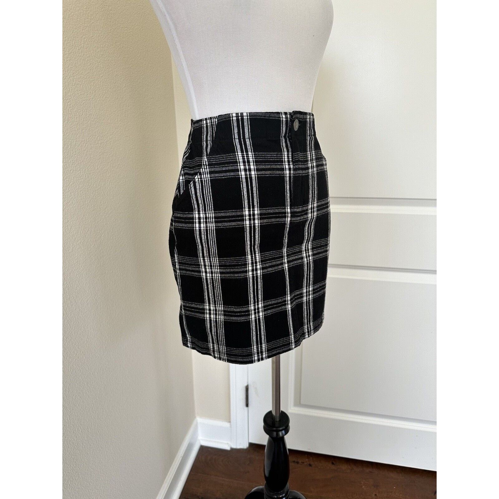 Hollister Hollister Ultra High Rise Black White Plaid Mini Skirt Sz XS Size 26" / US 2 / IT 38 - 4 Thumbnail