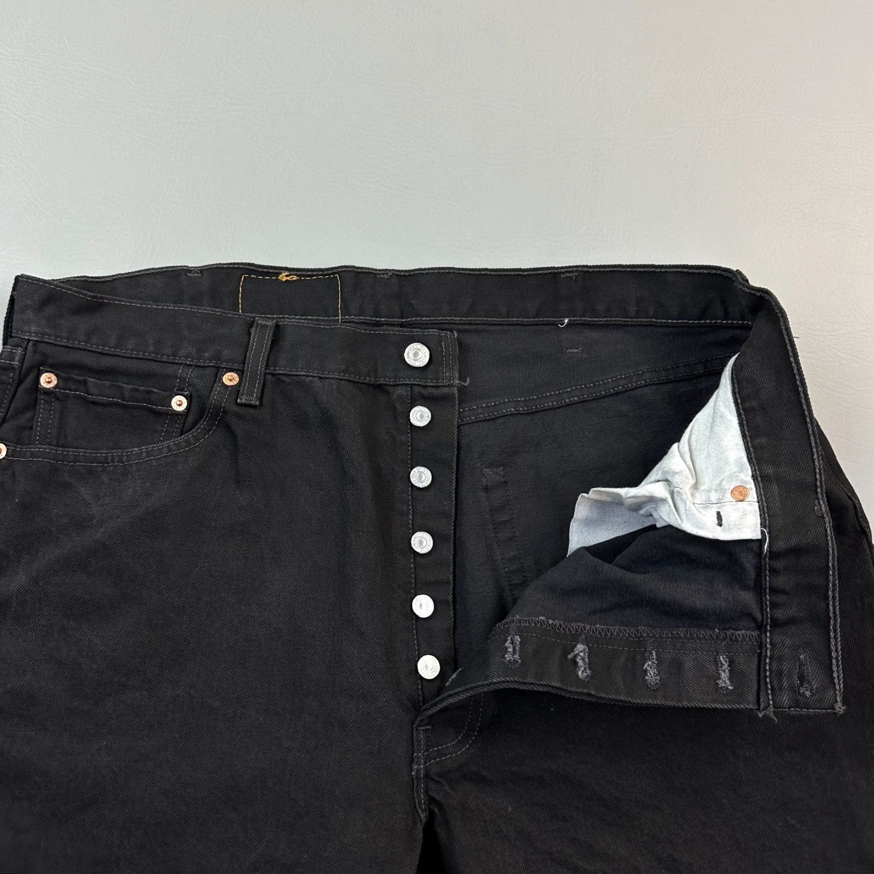 Levi's VINTAGE Levi's 501 Jeans Mens 40x32 Black Straight Fit Button Fly USA Made Size US 40 / EU 56 - 6 Thumbnail