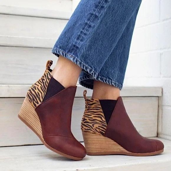 Toms 7 Brown Chunky Wedge Zebra Print Booties Ankle Boots KE