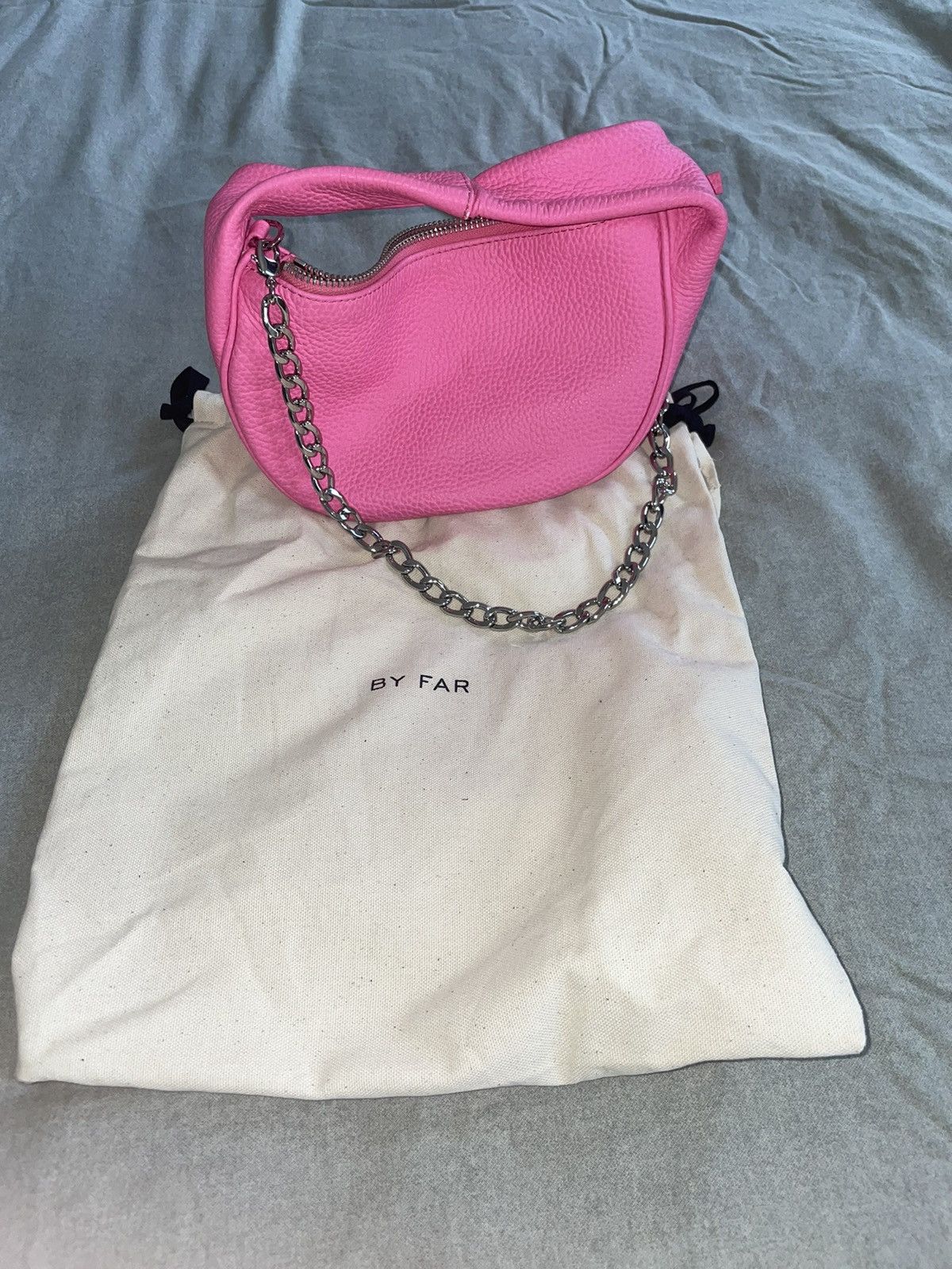 【送料&関税込】By Far Baby Cush Pink llic Leather Handb By Far Baby Cush Pink Metallic Leather Handbag | italist