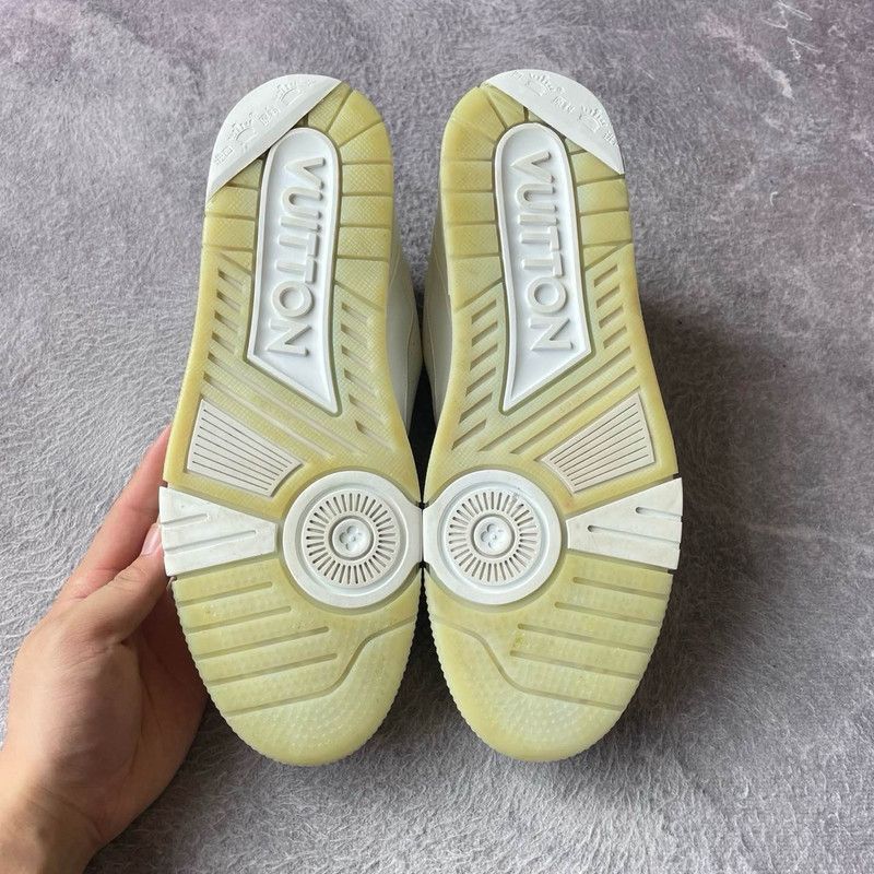 Louis Vuitton Louis Vuitton White Trainer Low-top Fashion Sneakers - Size US 9.5 / EU 42-43 - 4 Thumbnail