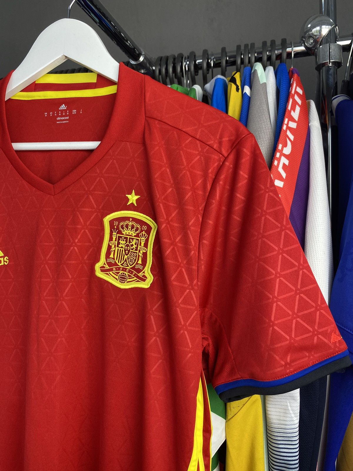 Adidas 2016/17 ADIDAS SPAIN HOME SOCCER FOOTBALL JERSEY SHIRT Size US M / EU 48-50 / 2 - 4 Thumbnail