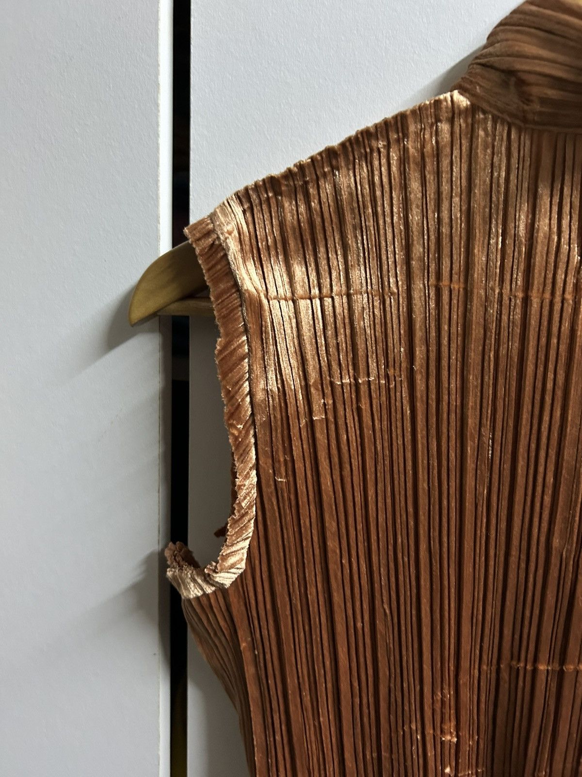 Pleats Please Issey Miyake Archival Sleeveless Mock Neck Top Metallic Bronze Gold Size M / US 6-8 / IT 42-44 - 8 Thumbnail