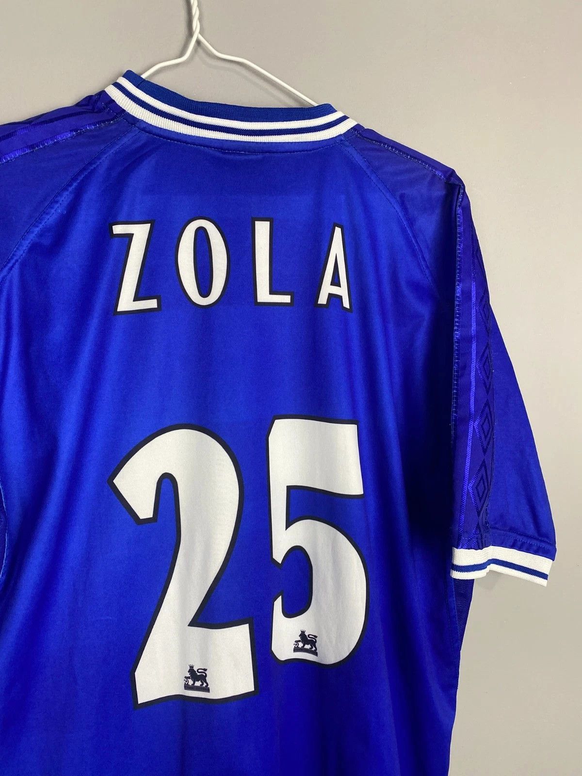 Other Chelsea Home Jersey Soccer T-Shirt Replica Zola 25# Size US M / EU 48-50 / 2 - 4 Thumbnail