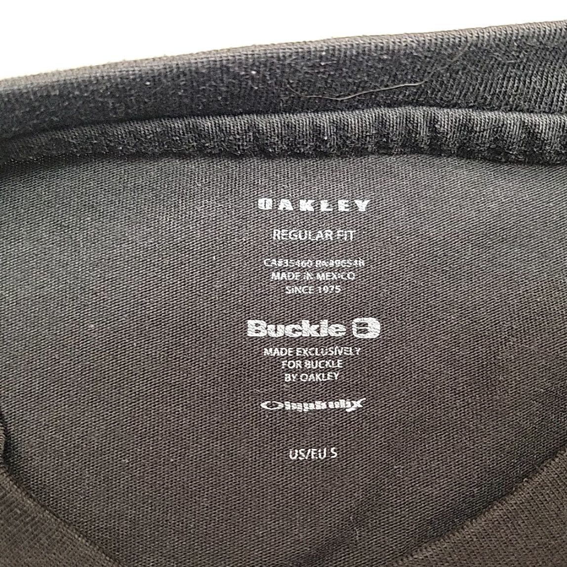 Oakley VINTAGE Oakley Shirt Mens Small Black Short Sleeve Crewneck Spellout Logo Buckle Casual Size US S / EU 44-46 / 1 - 3 Thumbnail
