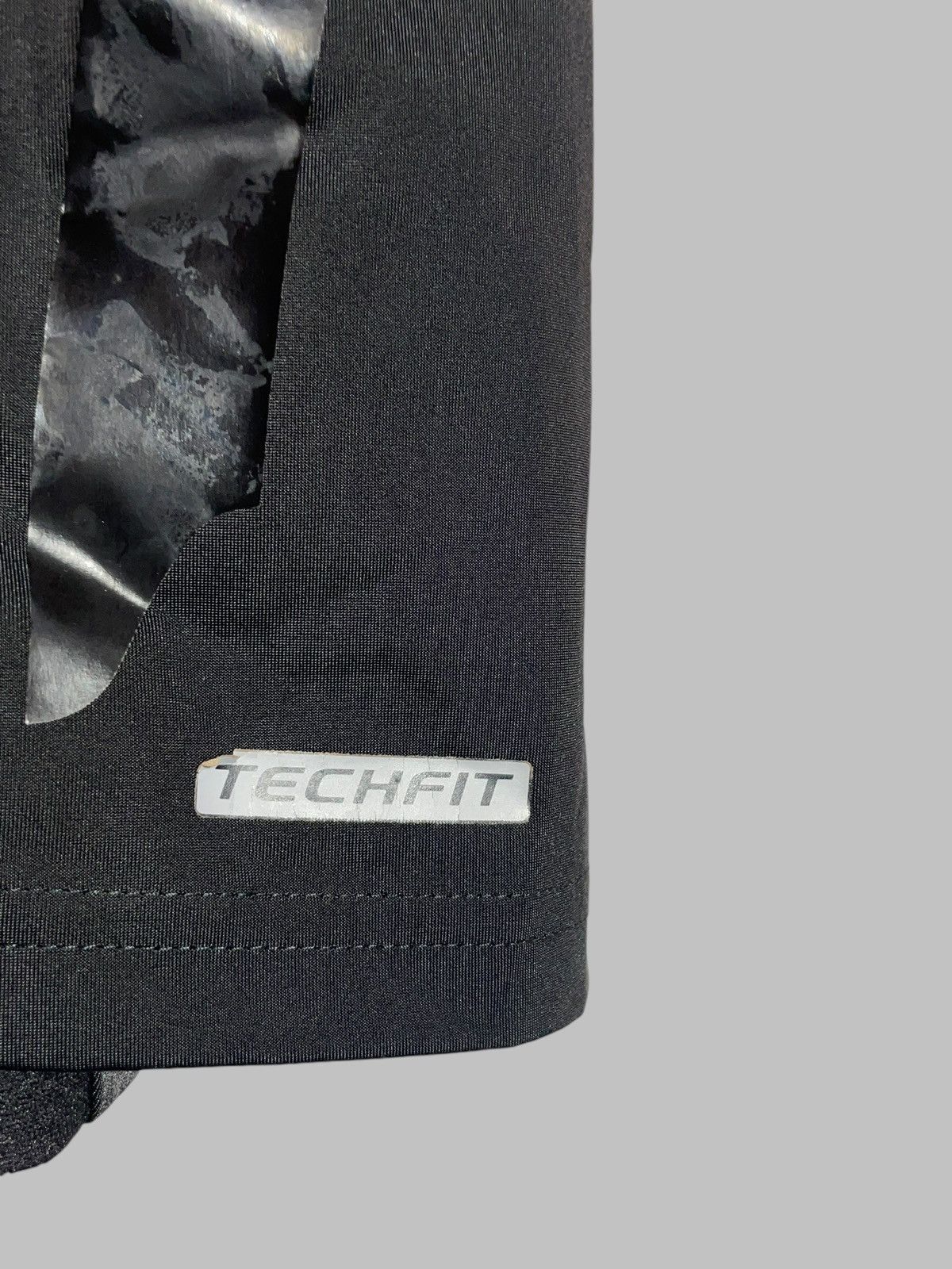Adidas AC Milan Adidas Techfit 2010/11 Football Shirt Player Issue Size US L / EU 52-54 / 3 - 17 Thumbnail