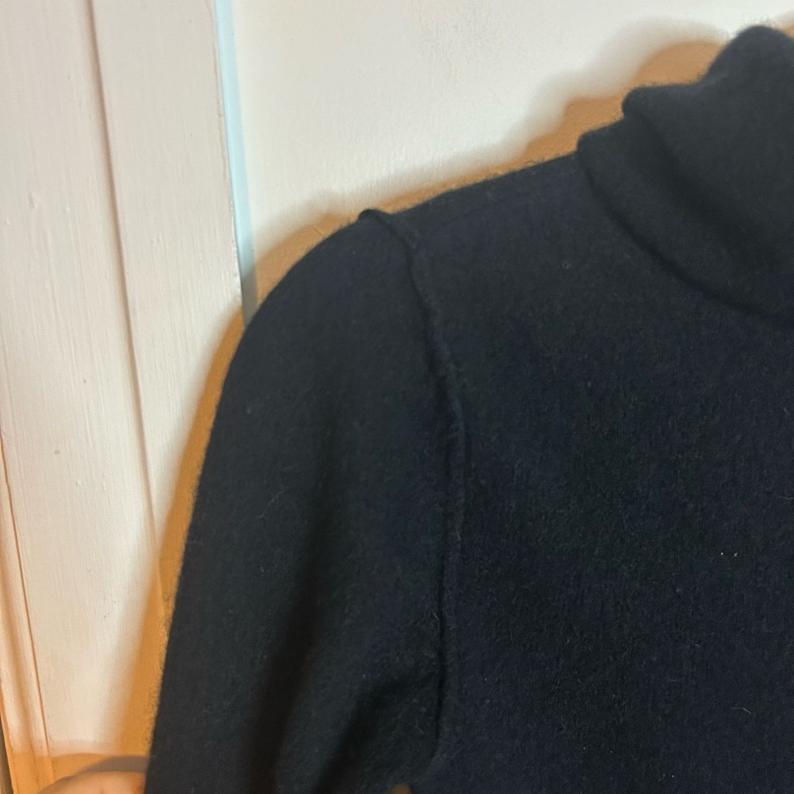 Old Navy Old Navy Vintage Black Cashmere Turtleneck Sweater Size S / US 4 / IT 40 - 6 Thumbnail