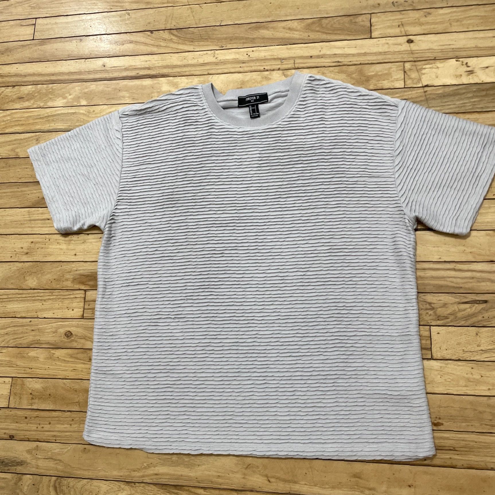 Forever 21 FOREVER 21 Shirt Men L Gray Ruffle 90s Tee Short Sleeve Modern Casual Women’s? Size US L / EU 52-54 / 3 - 2 Thumbnail