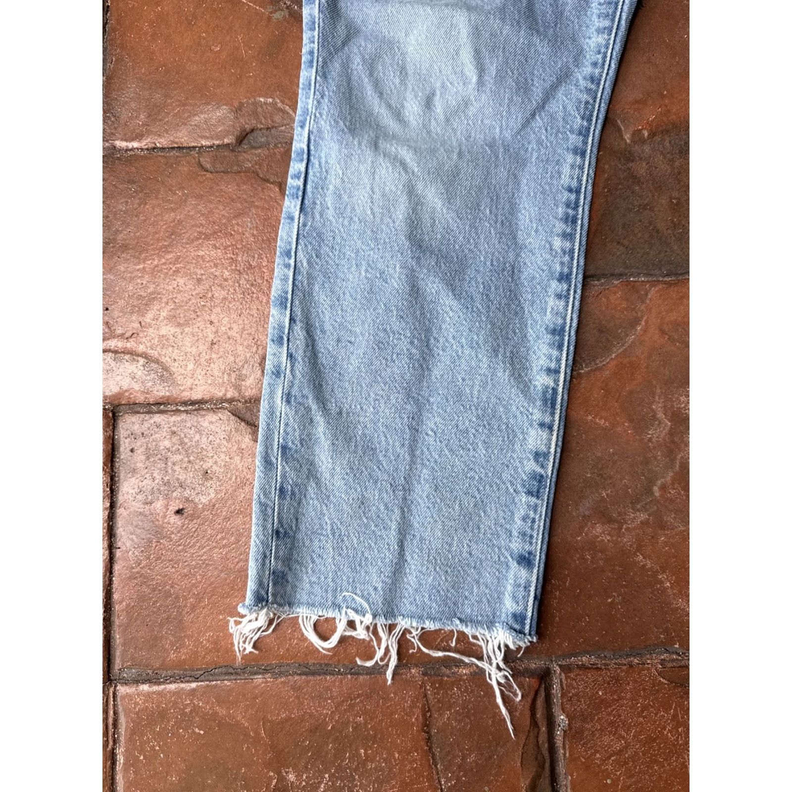 Good American VINTAGE Good American Jeans Distressed Frayed Hem Jeans Women’s 6/28 Light Wash City 90s Mens Girls Size 28" / US 6 / IT 42 - 5 Thumbnail