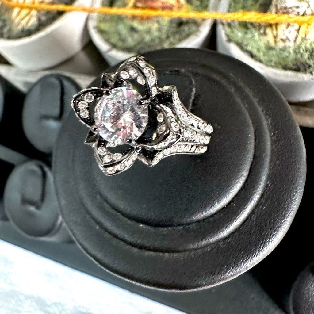 Vintage Victorian Gorgeous Black Silver Ring Size 7 BN Size ONE SIZE - 1 Thumbnail