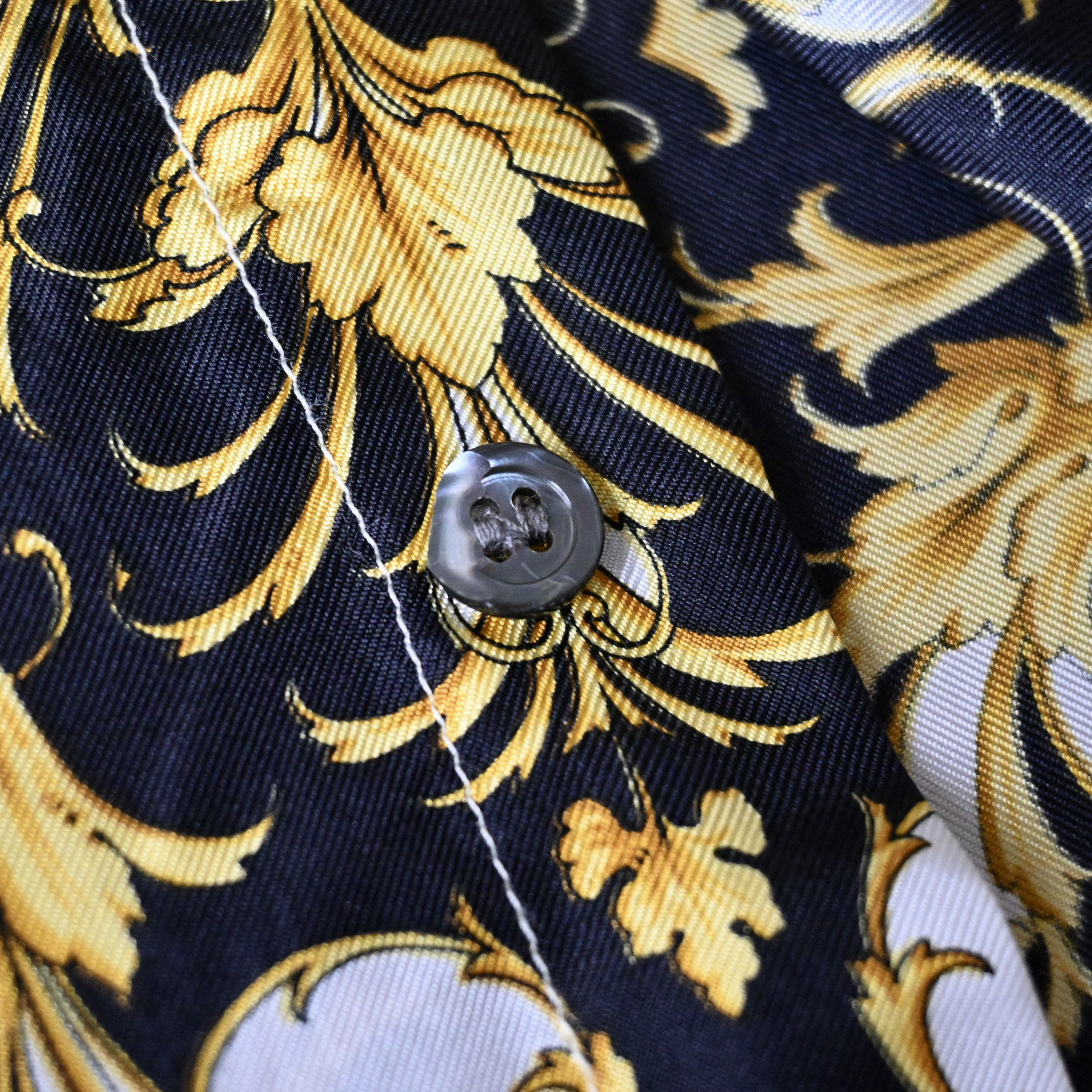 Versace VTG 1990s VERSACE CLASSIC V2 silk shirt made in Spain Size US XL / EU 56 / 4 - 19 Thumbnail