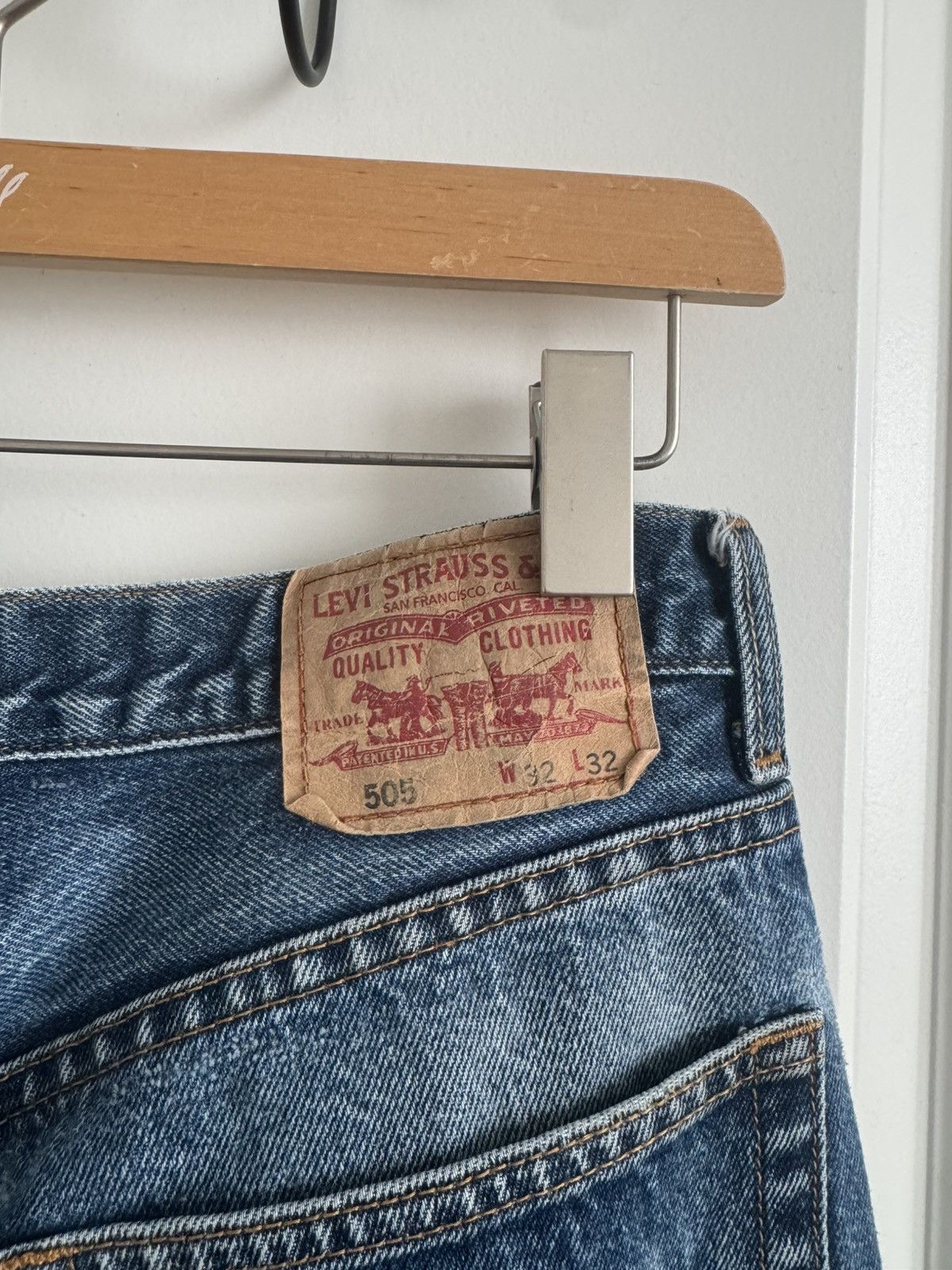 Levi's Vintage Clothing Levi’s Relaxed Fit Dark Blue Distressed Wash Jeans Size US 32 / EU 48 - 5 Thumbnail