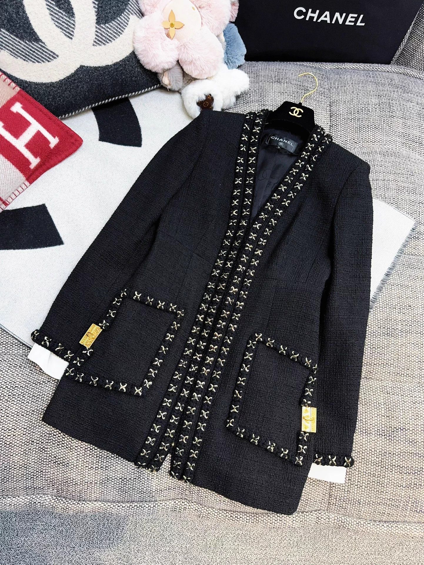 Chanel Chanel 17a Black Vneck Woven Gold Clasp Coin Button Jacket Size XS / US 0-2 / IT 36-38 - 3 Thumbnail