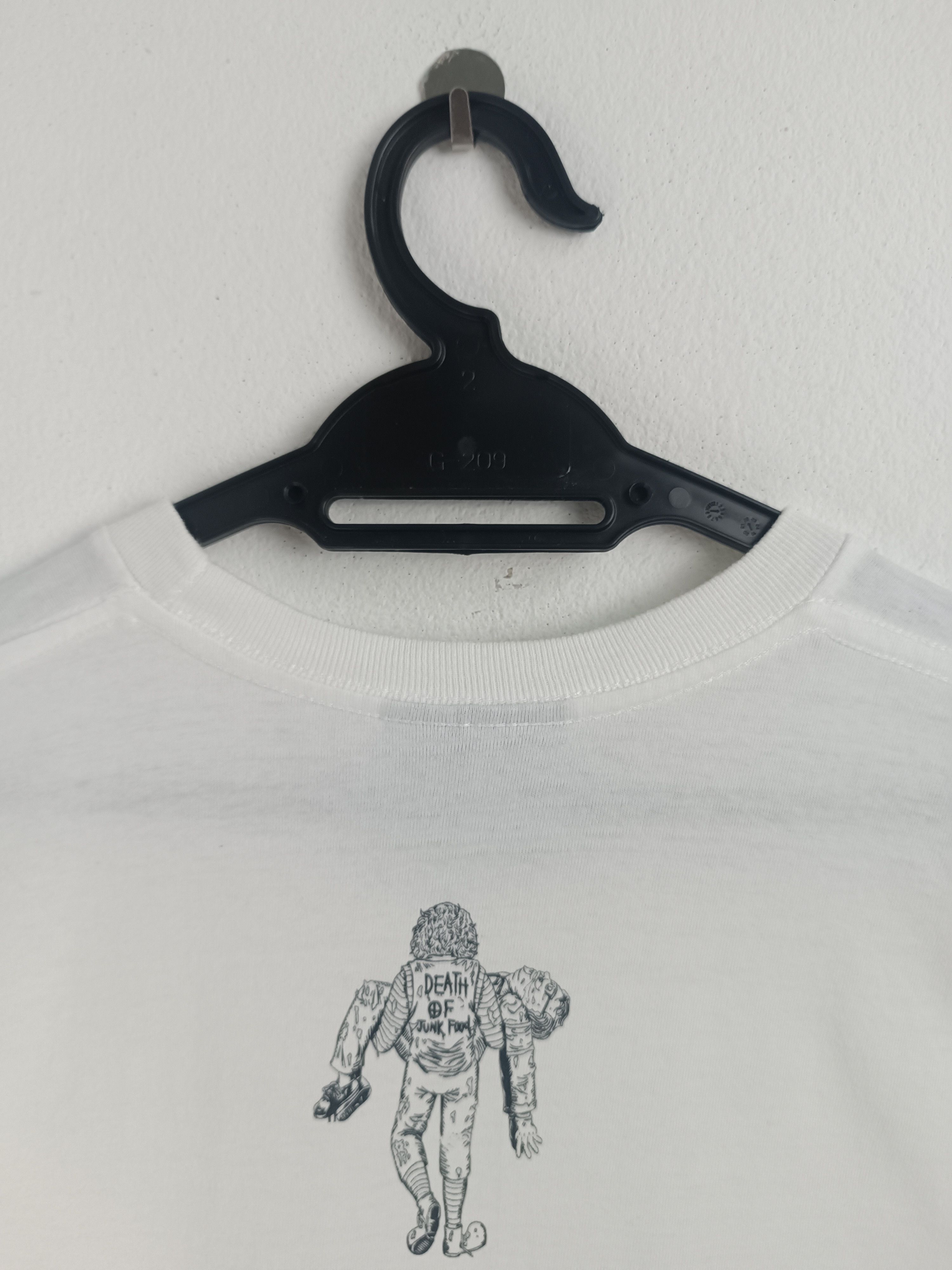 Vintage VINTAGE DEATH OF JUNKFOOD MCDONALD VS KFC TEE VERY RARE Size US S / EU 44-46 / 1 - 18 Thumbnail