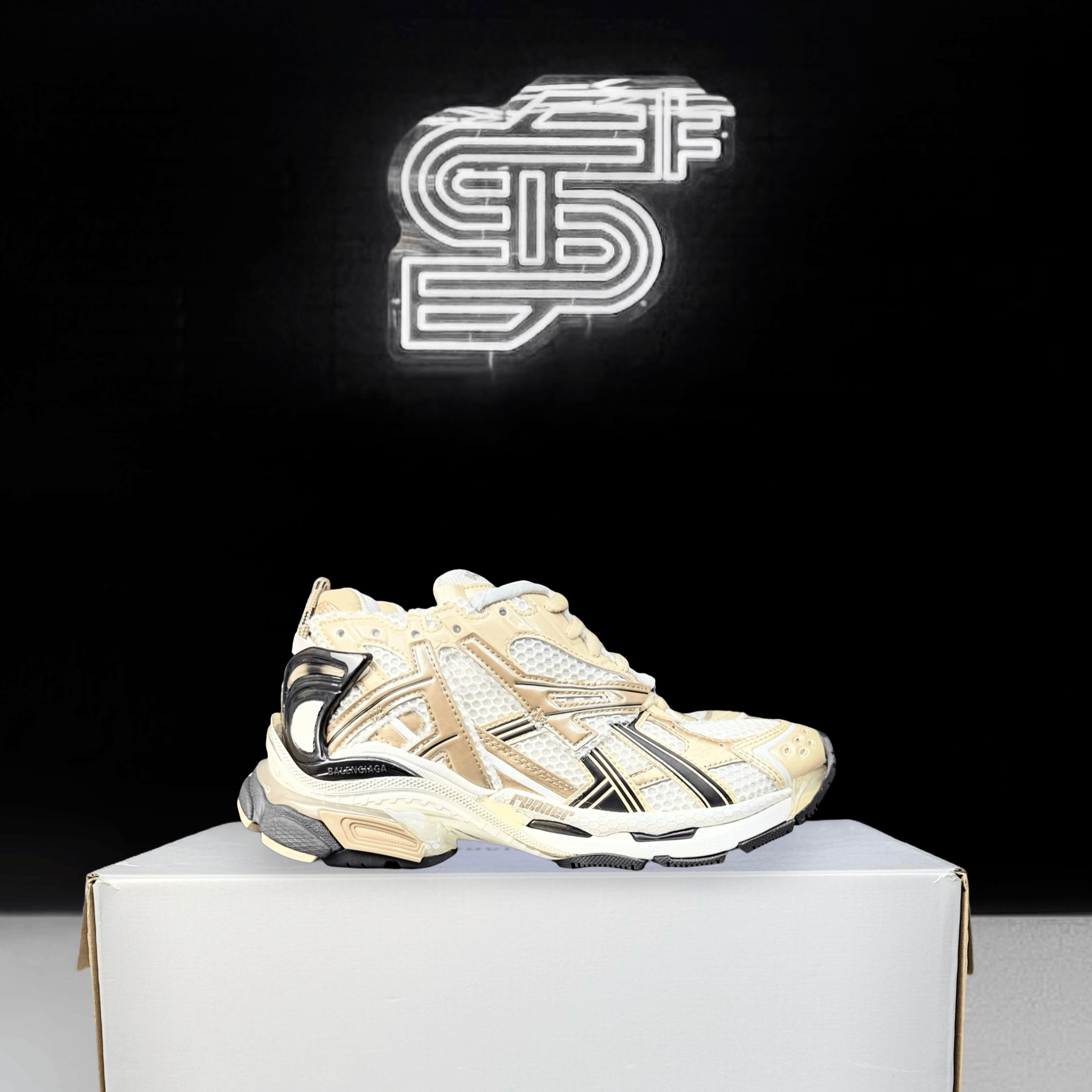 Balenciaga Balenciaga Runner White/Gold/Black Size US 6 / IT 36 - 1 Thumbnail