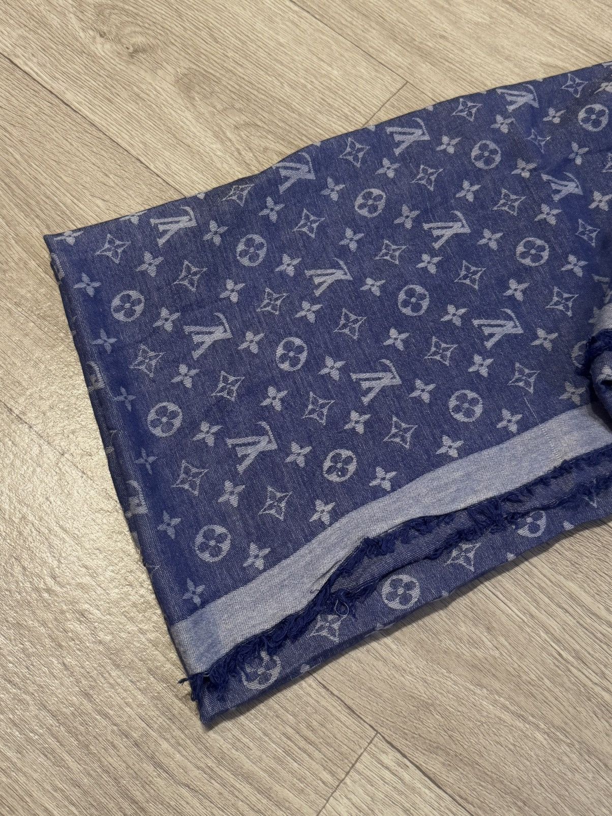 Louis Vuitton 🔷Vintage Louis Vuitton Silk Big Scarf🔷 Size ONE SIZE - 4 Thumbnail