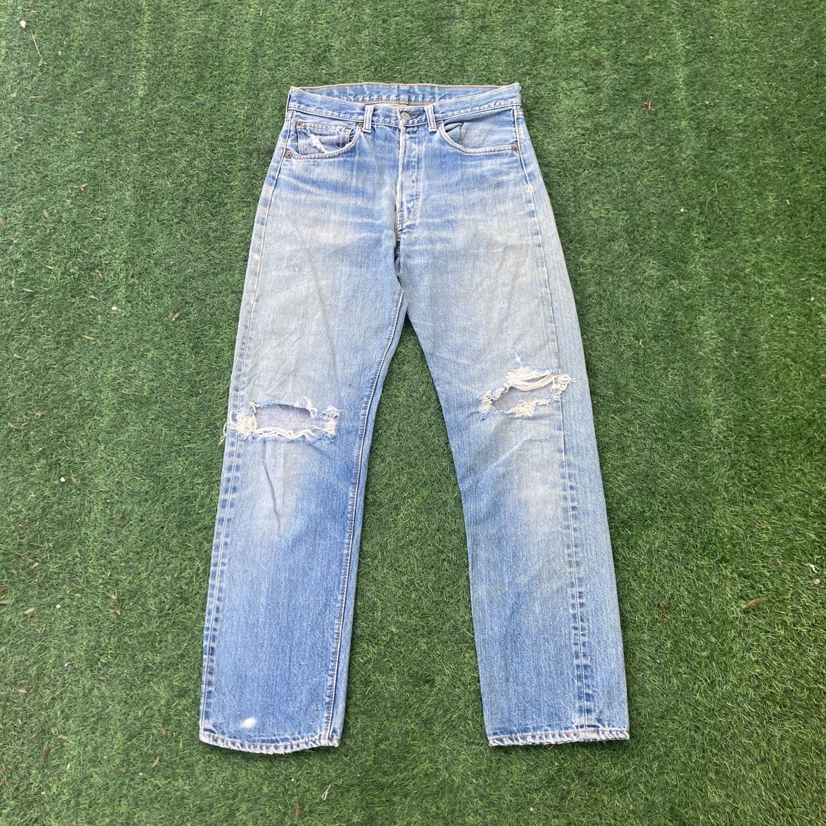 Levi's VINTAGE 60s LEVI’S 501 SELVEDGE BUTTON 6 DISTRESSED JEANS Size US 30 / EU 46 - 1 Thumbnail