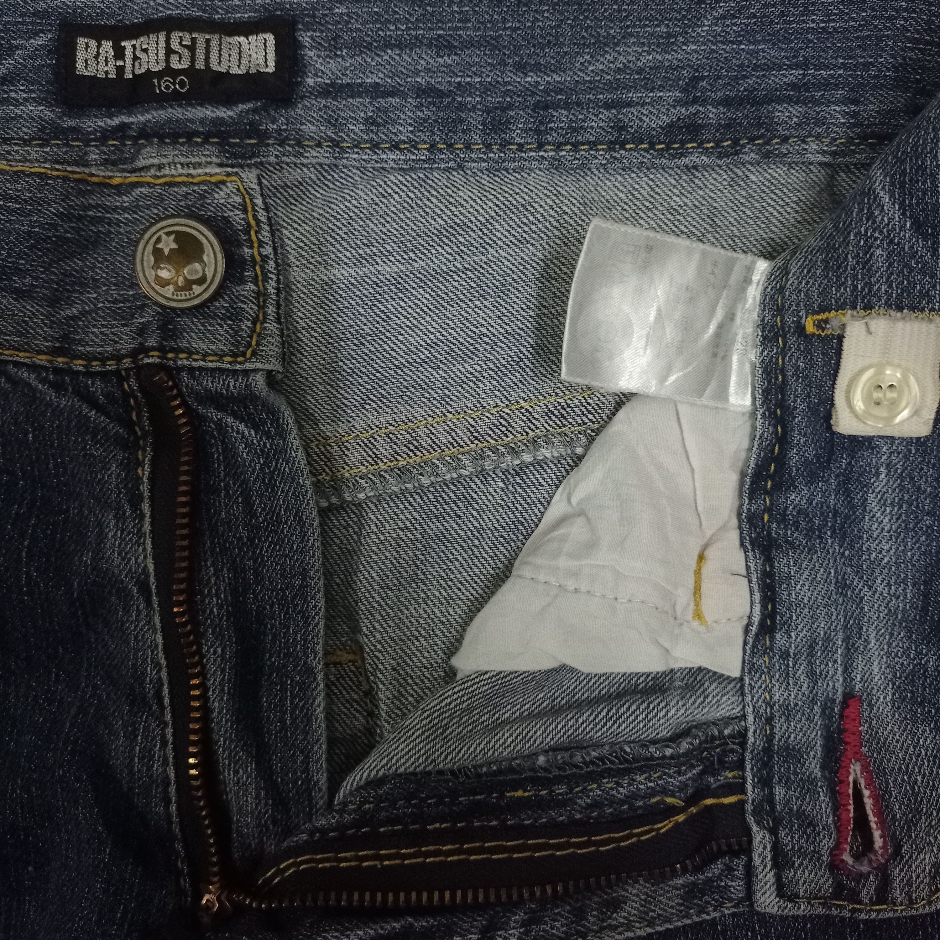 Japanese Brand Vintage Japanese Brand Blue Wash Skulls Graffiti Loose Jeans Size US 29 - 3 Thumbnail